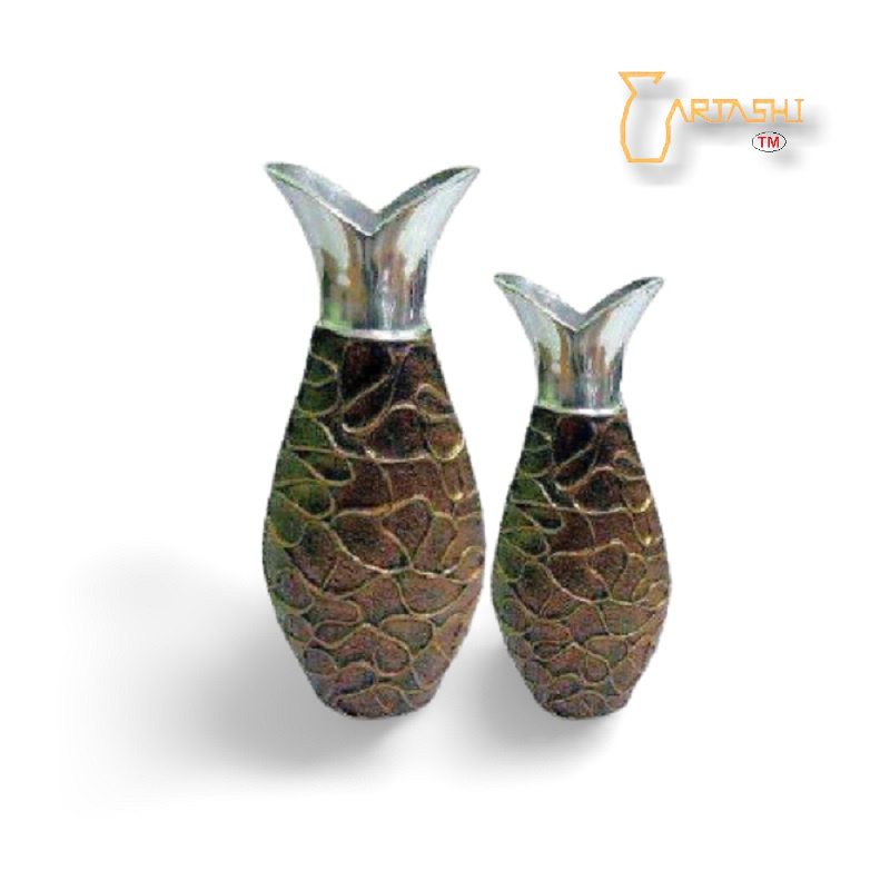 Bud vases metal