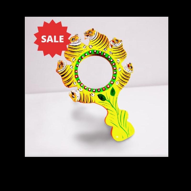 Mirrors hand