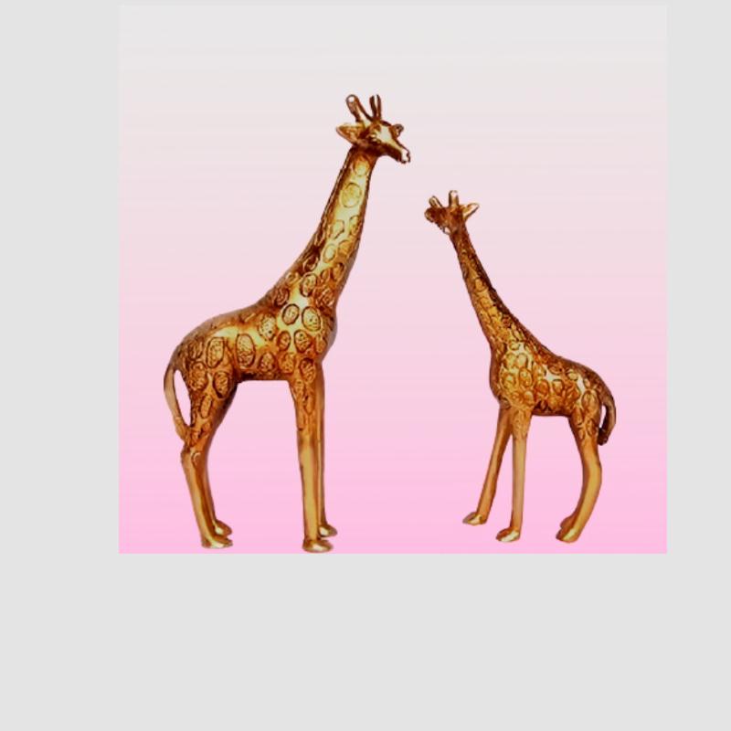 Giraffe figurines