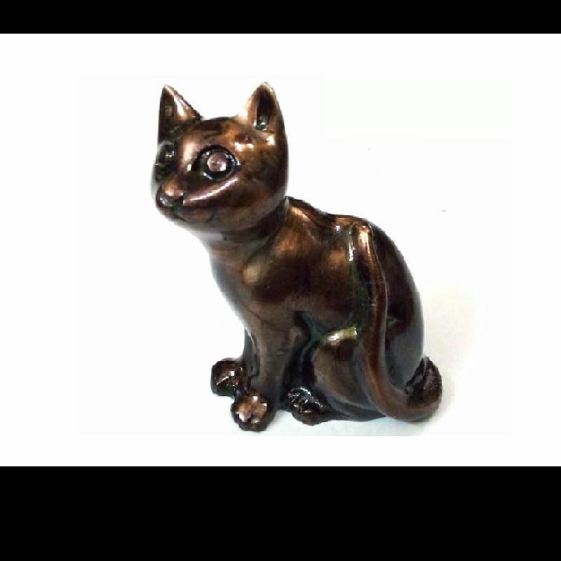 Cat figurines