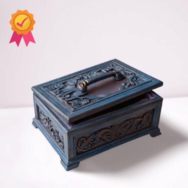 Artistic wood carving box