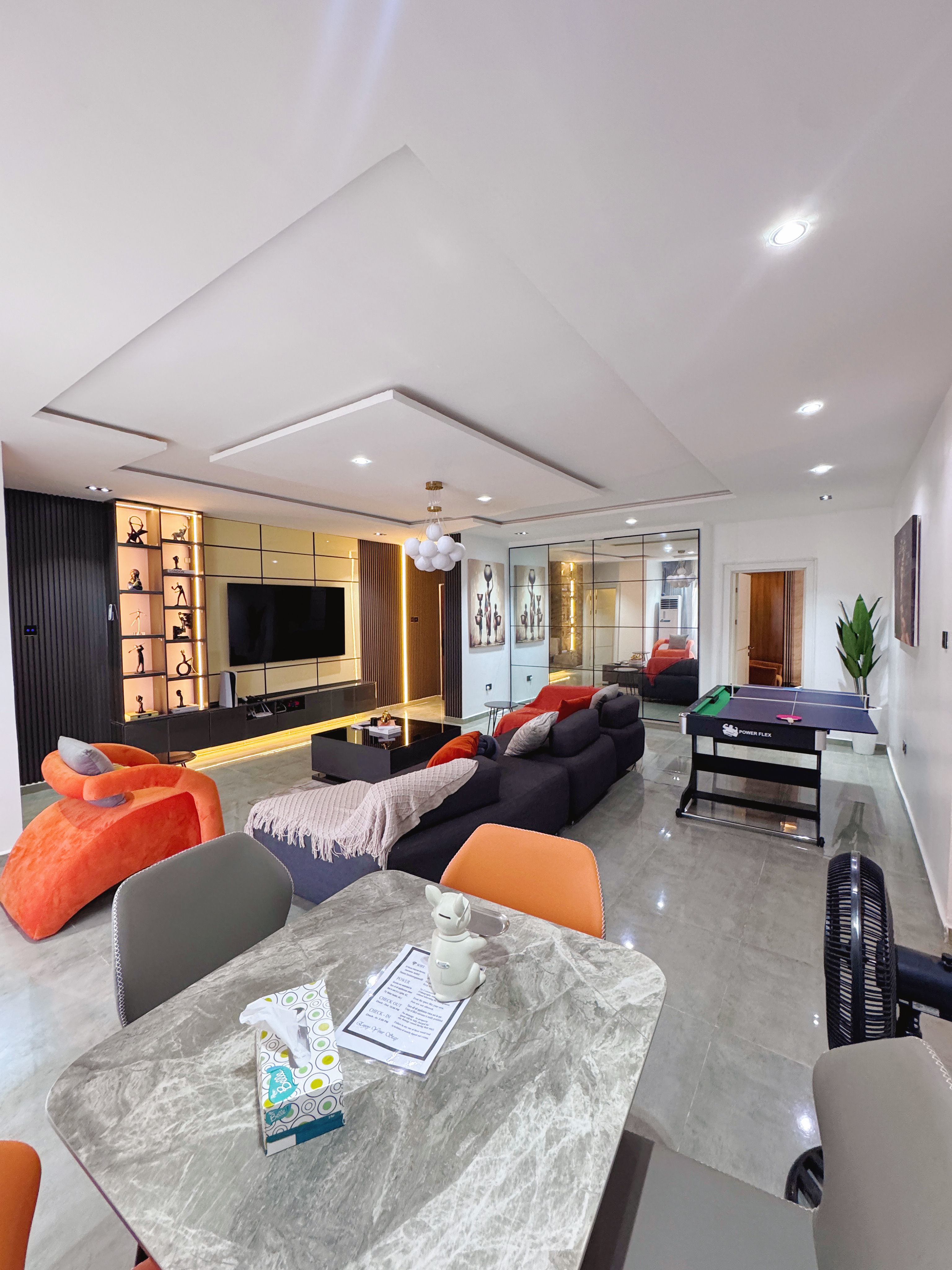 2 Bedroom Smart apartment with Alexa, Ps5, Snooker, & Tennis 