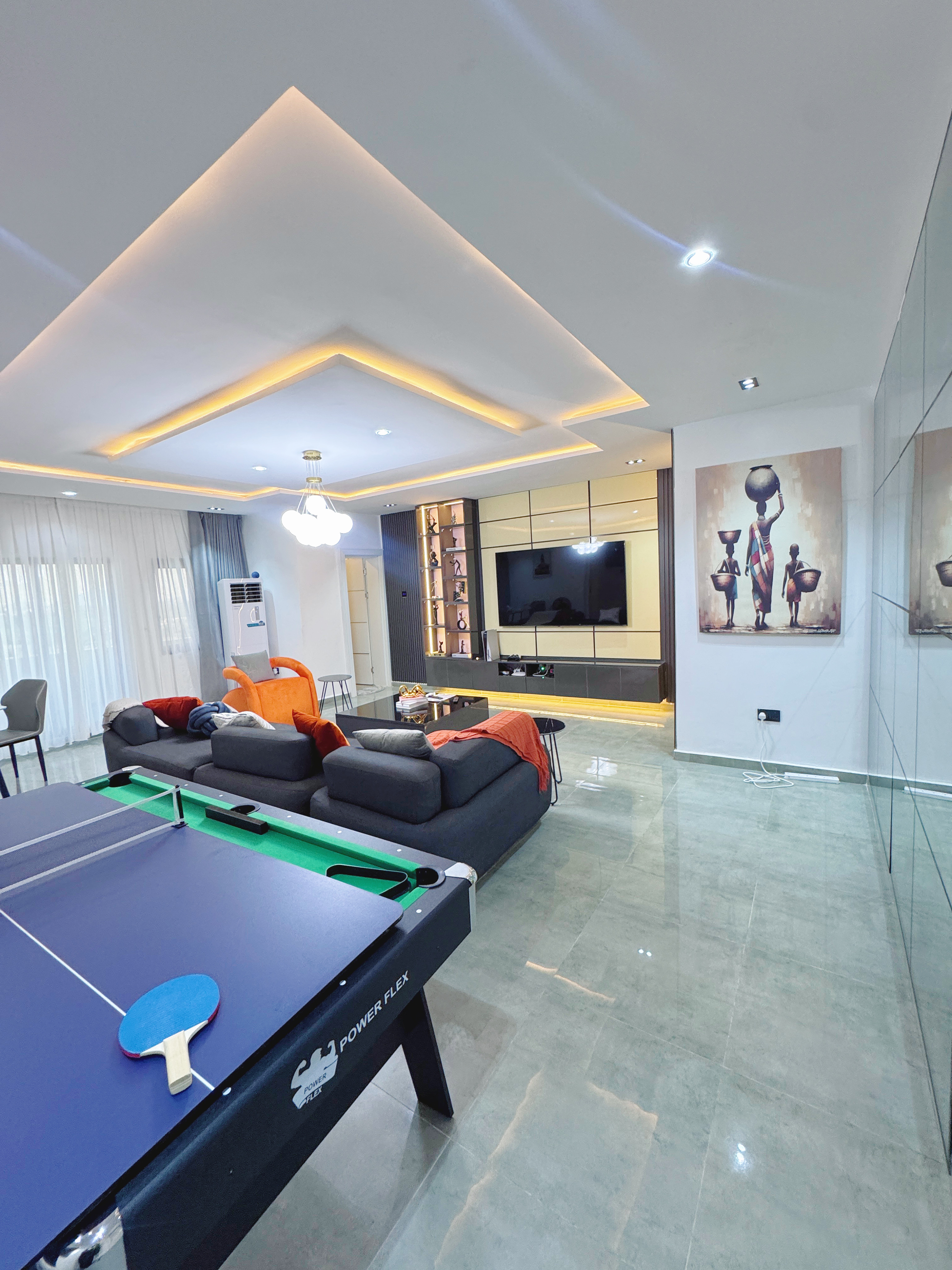 2 Bedroom Smart apartment with Alexa, Ps5, Snooker, & Tennis 