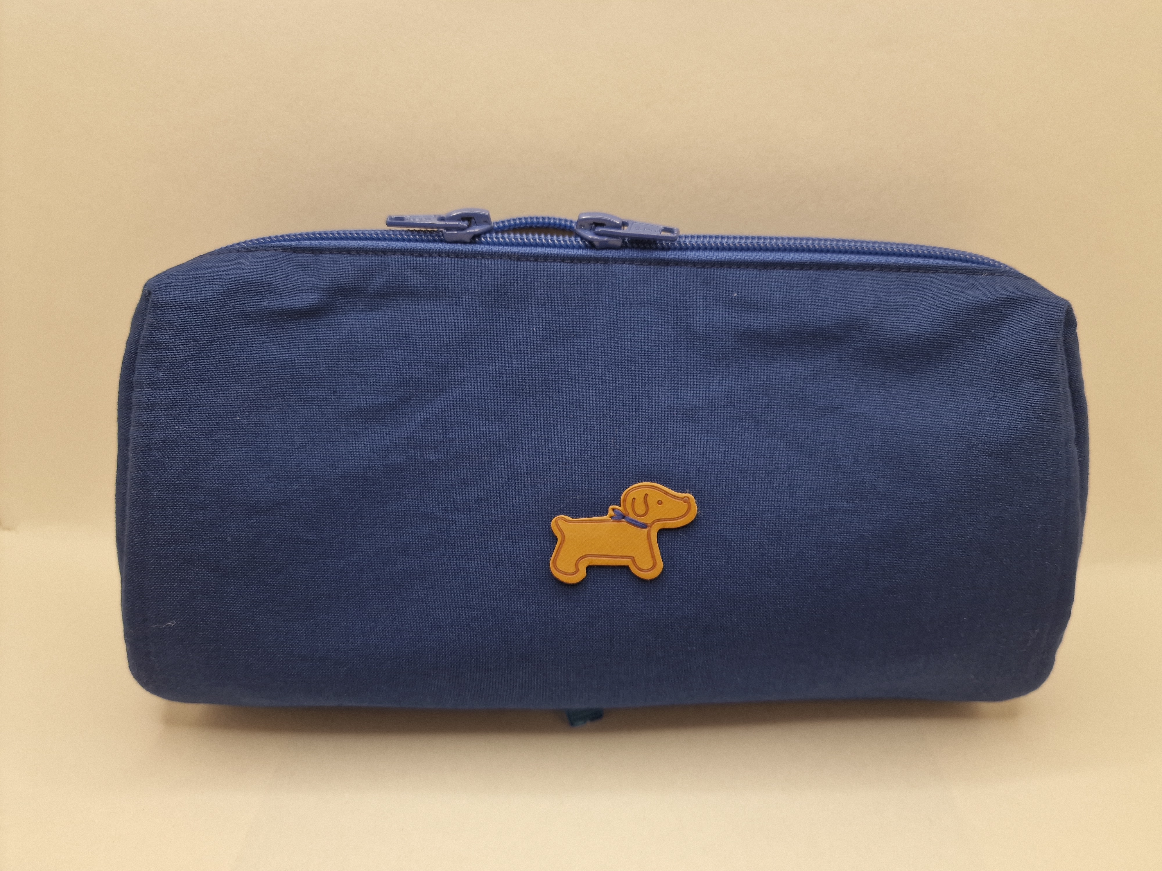 Boutie L "Fredine kräftiges Blau mit Hund"