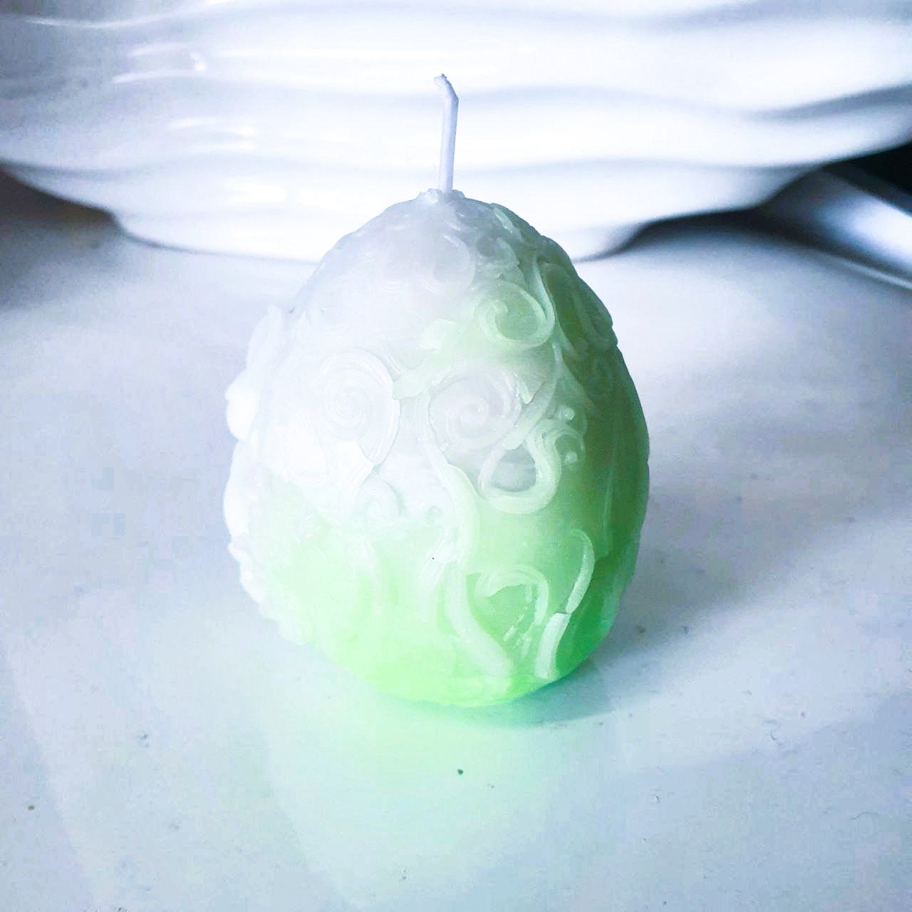 Osterkerze in Ei-Form