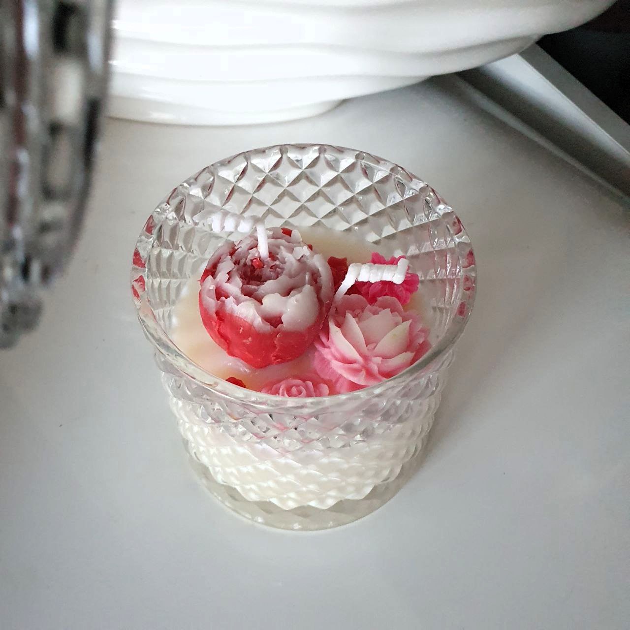 Floral Spring Kerze mit Blumendekoration