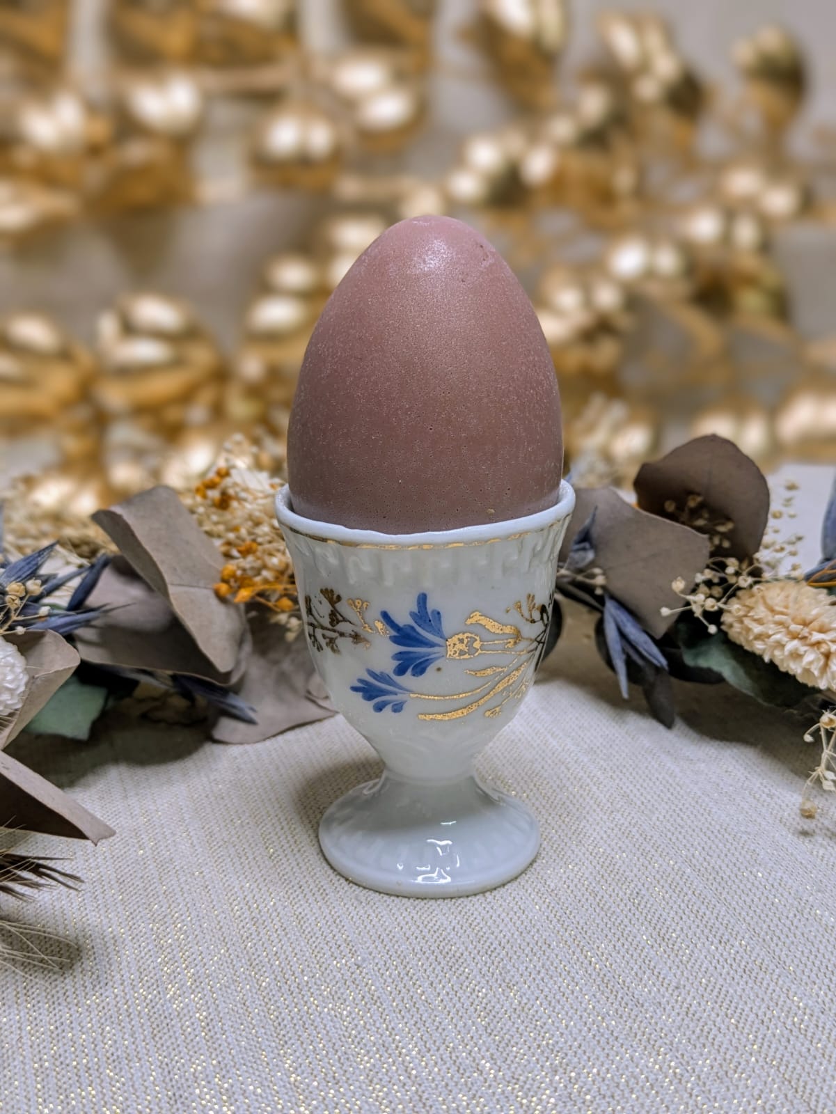 Coquetier bleuet et or avec son œuf en savon