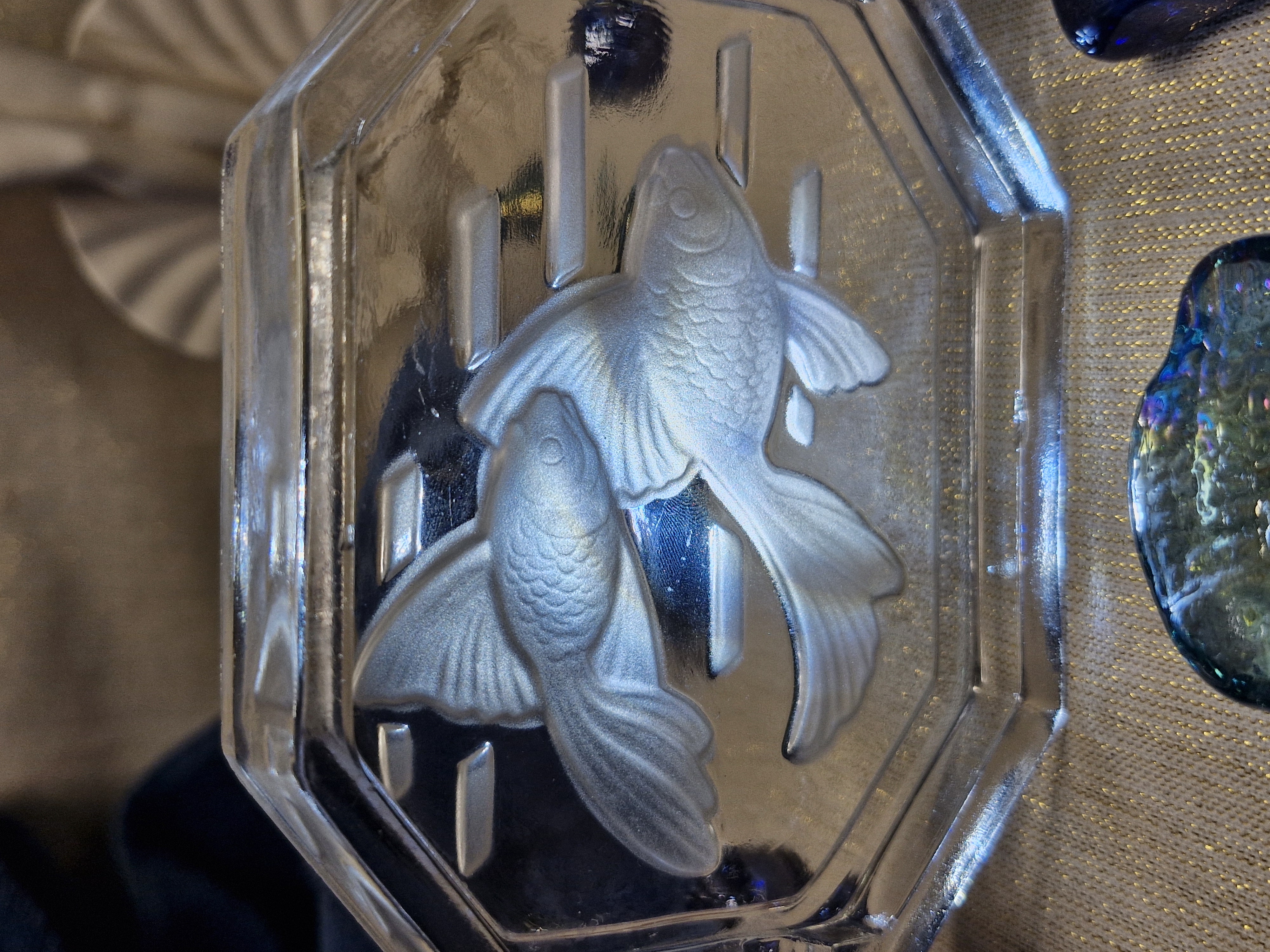 Elégant porte savon transparent en verre avec motif poisson dépoli et son savon