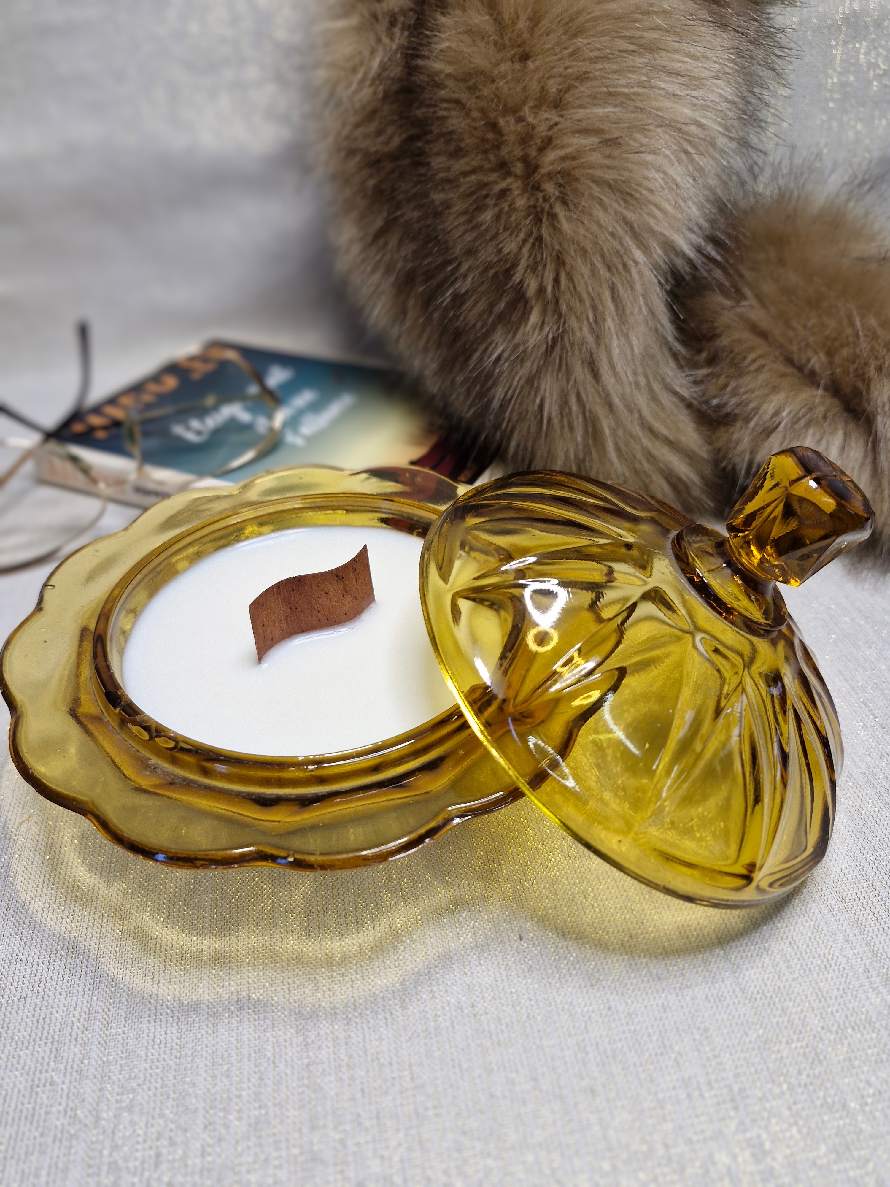 Bonbonnière en verre jaune mèche bois vague