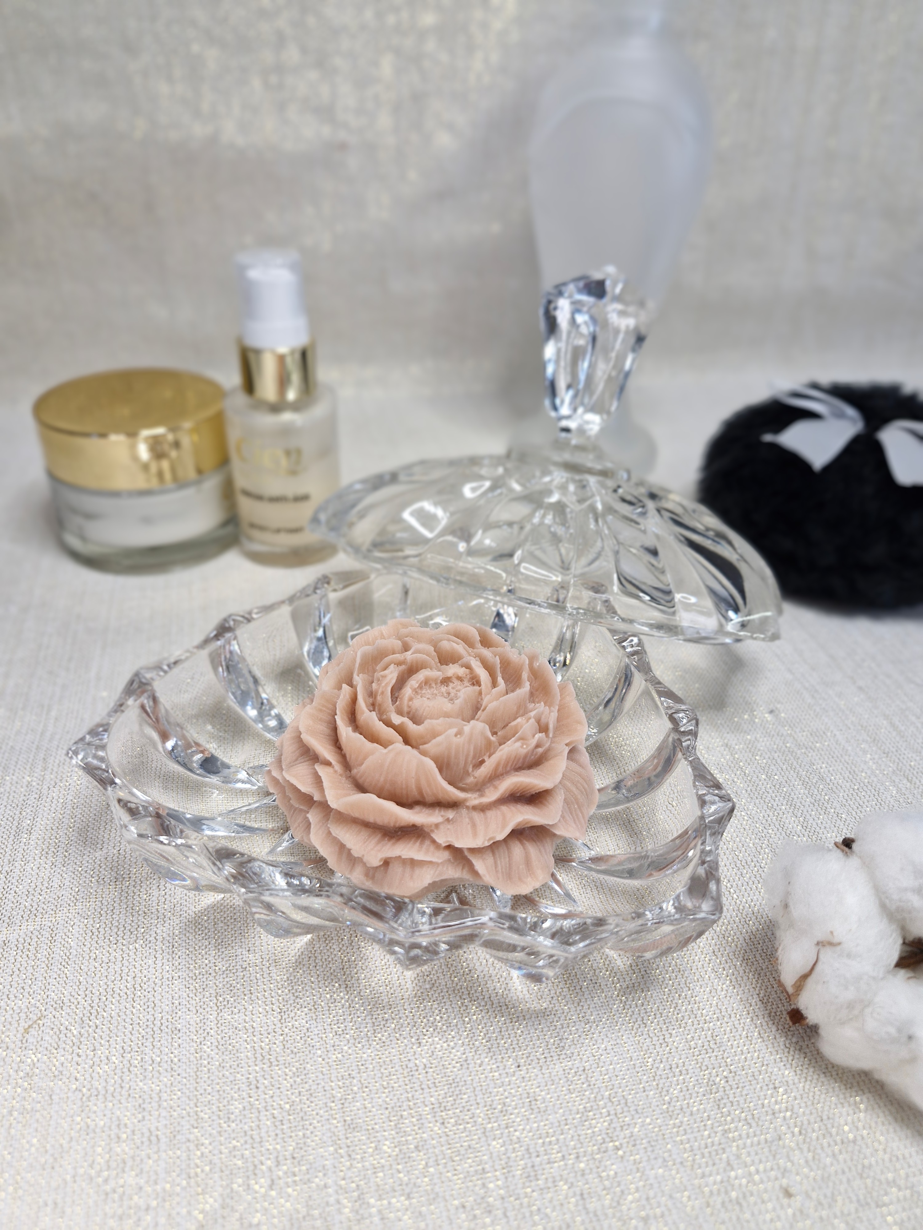 Bonbonnière en cristal avec couvercle et savon pivoine