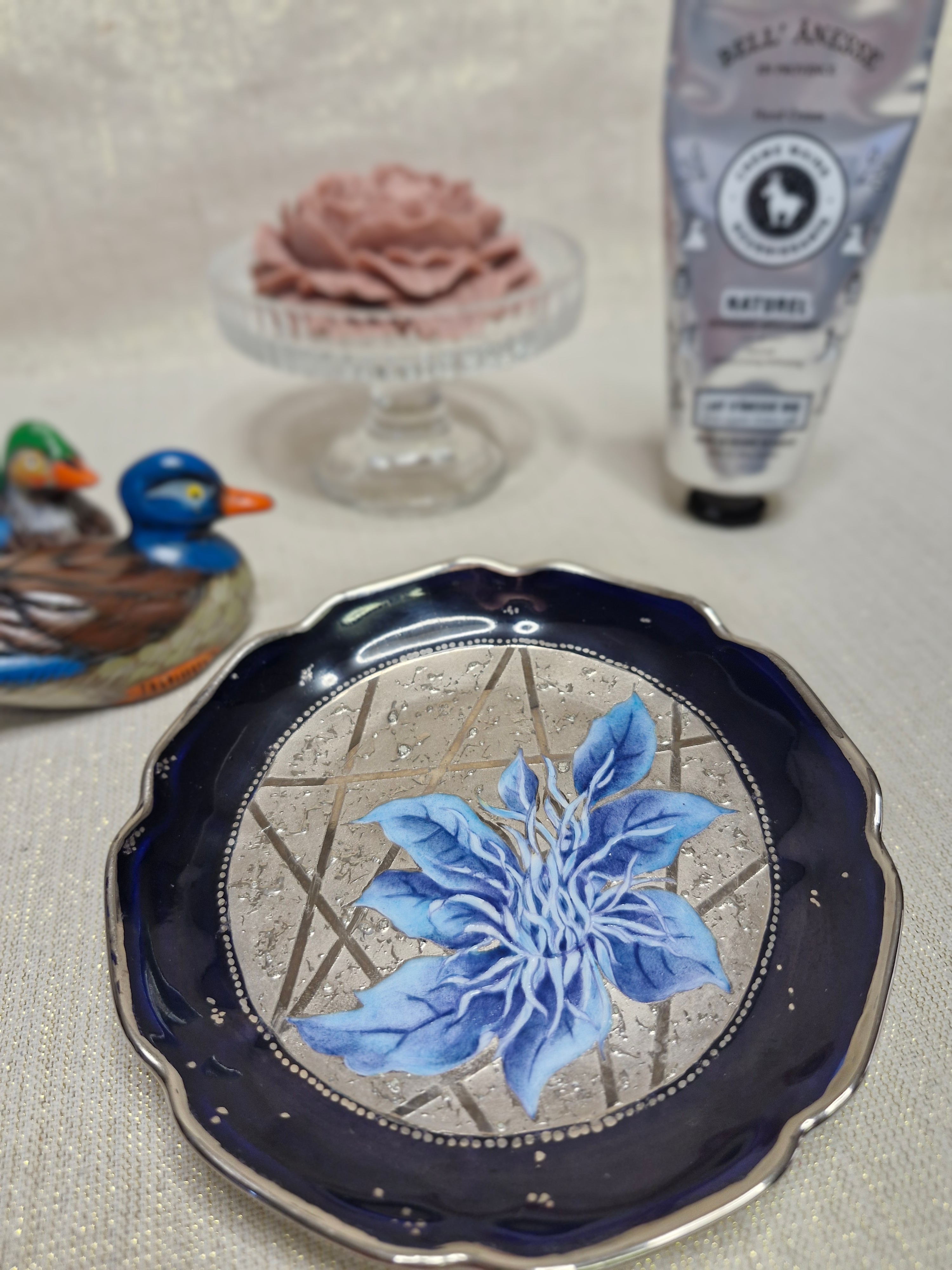 Petite assiette porte savon en Porcelaine de Limoges / M. Nicolas avec son savon