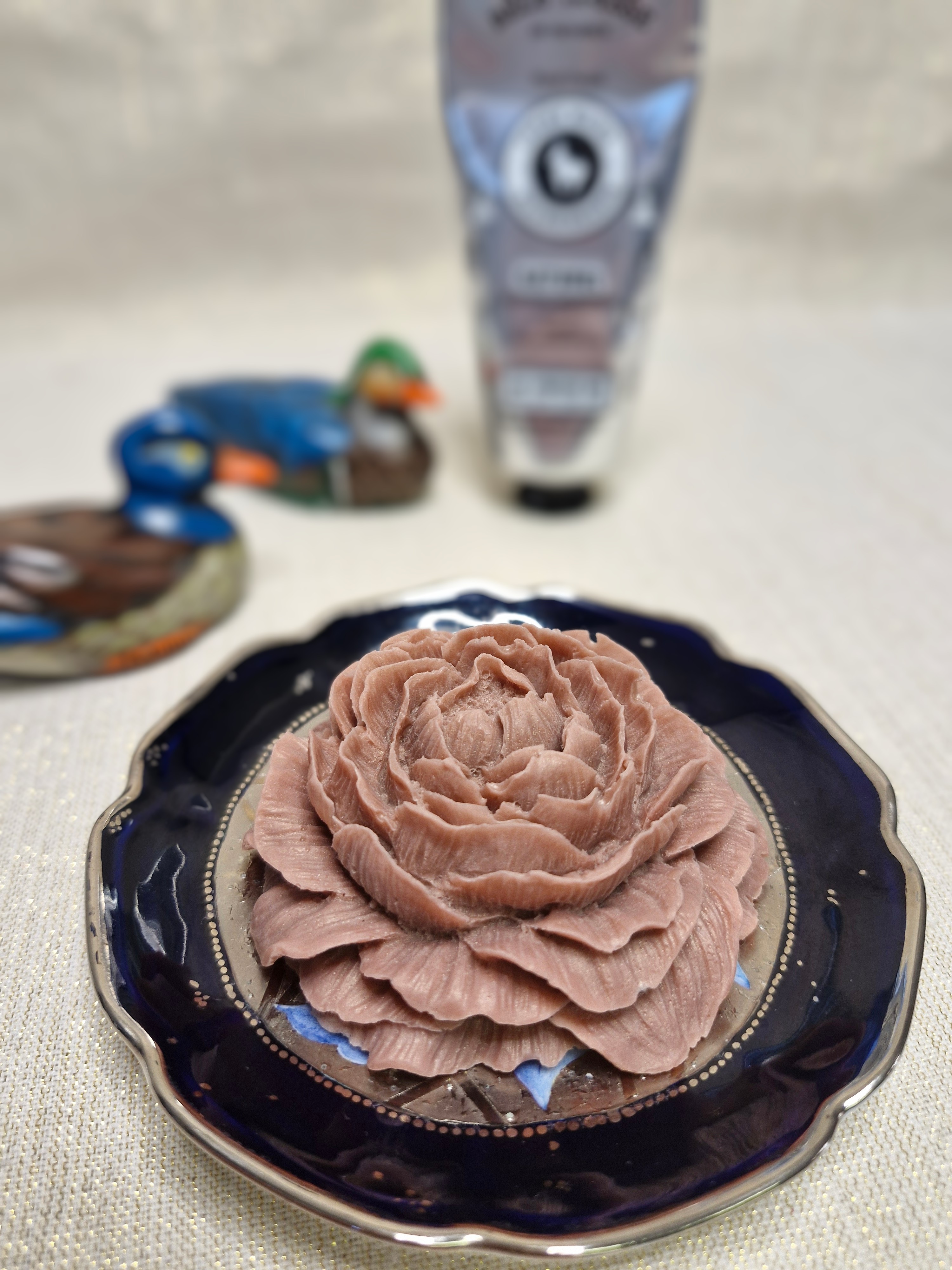 Petite assiette porte savon en Porcelaine de Limoges / M. Nicolas avec son savon