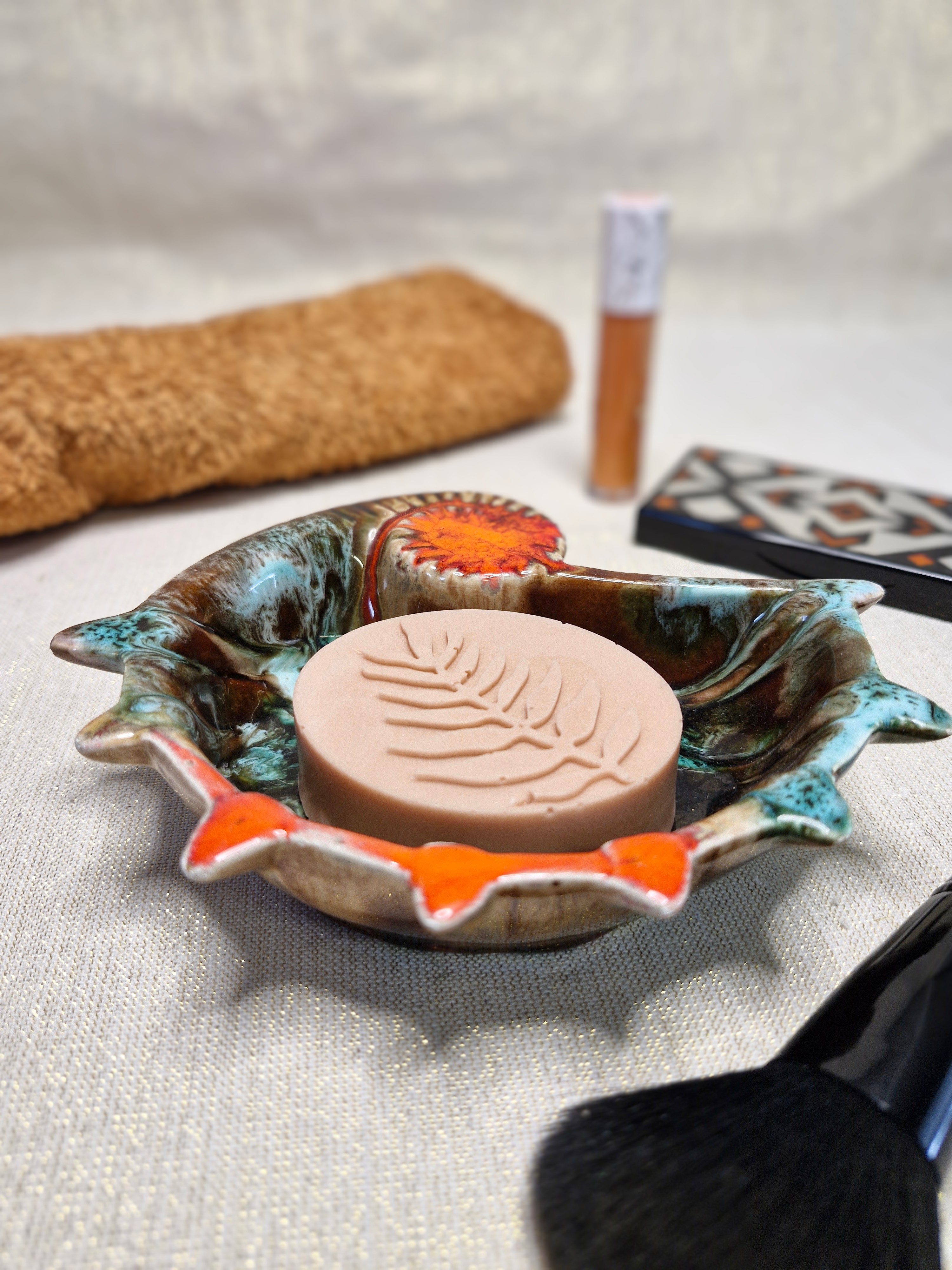 Coupelle de style Vallauris et son savon