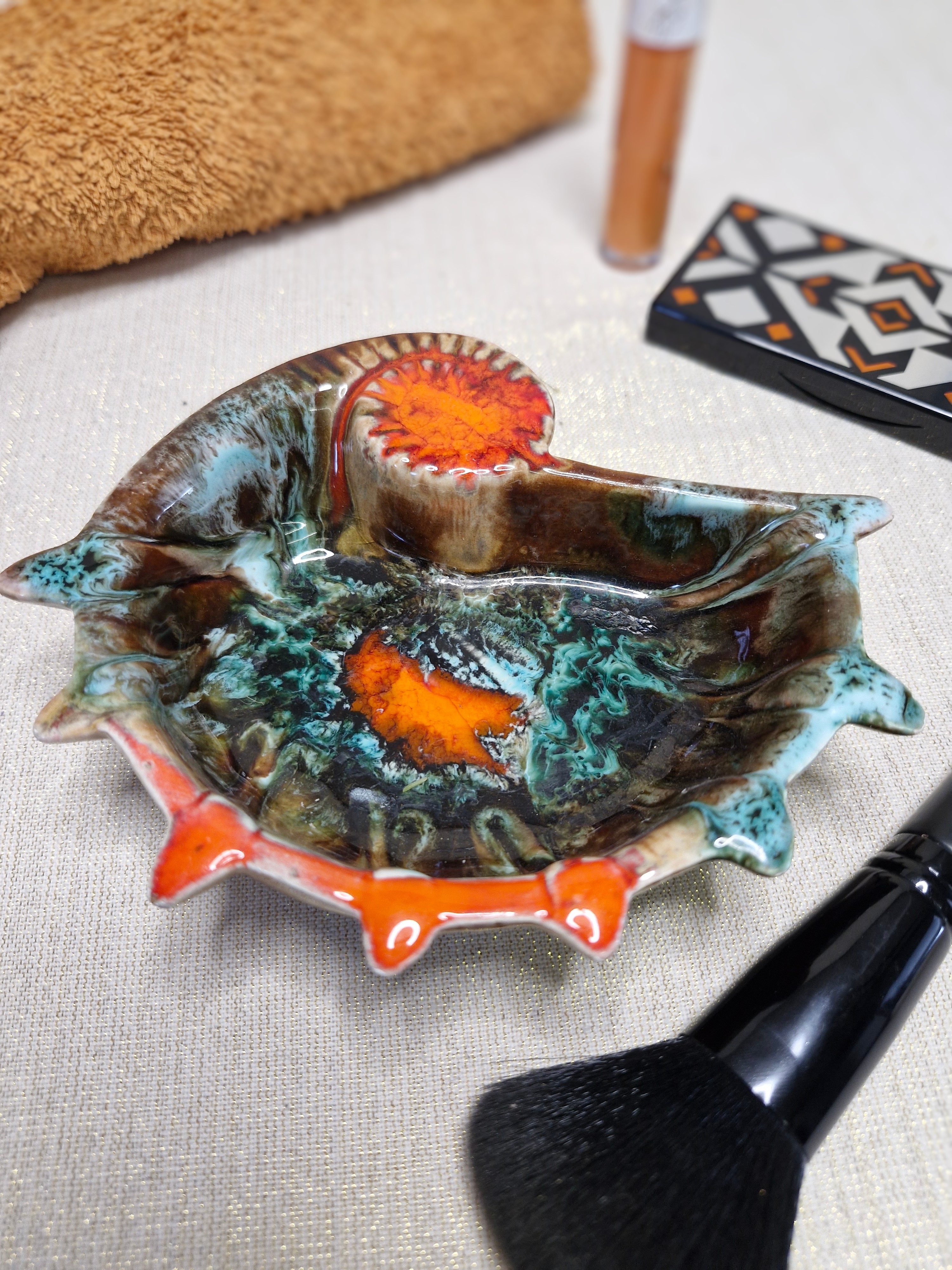 Coupelle de style Vallauris et son savon 