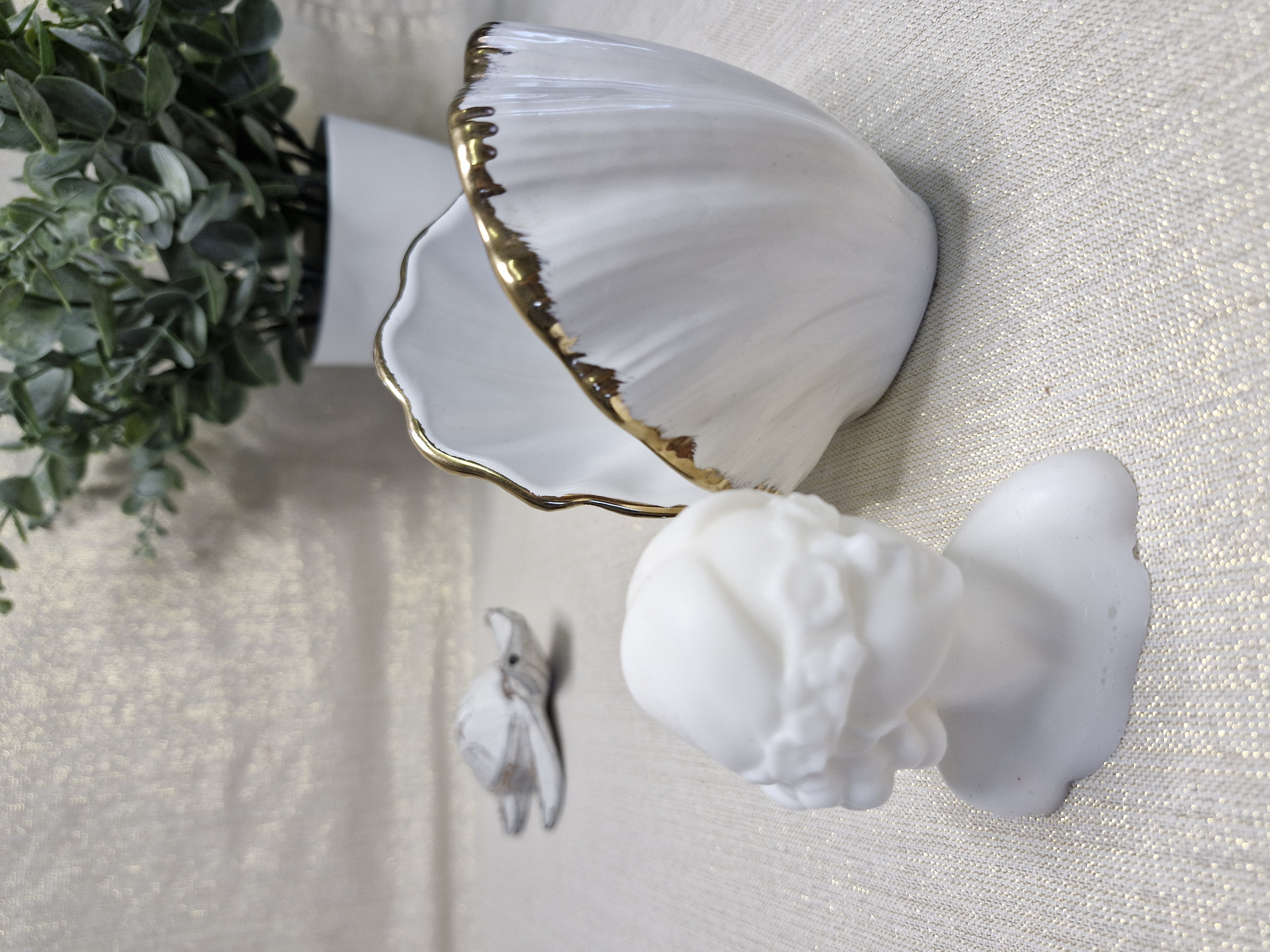 Porte savon en faïence en forme de coquillage et son savon