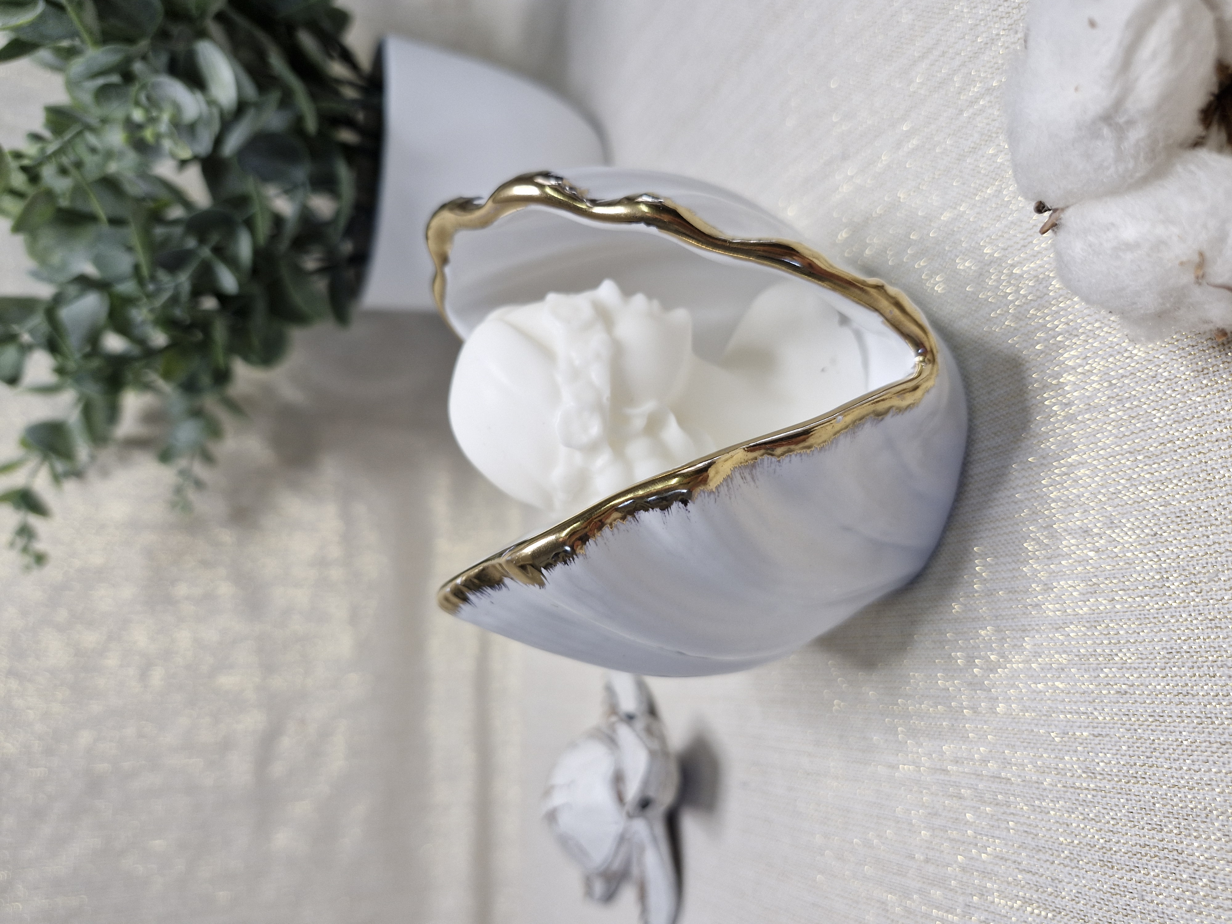 Porte savon en faïence en forme de coquillage et son savon