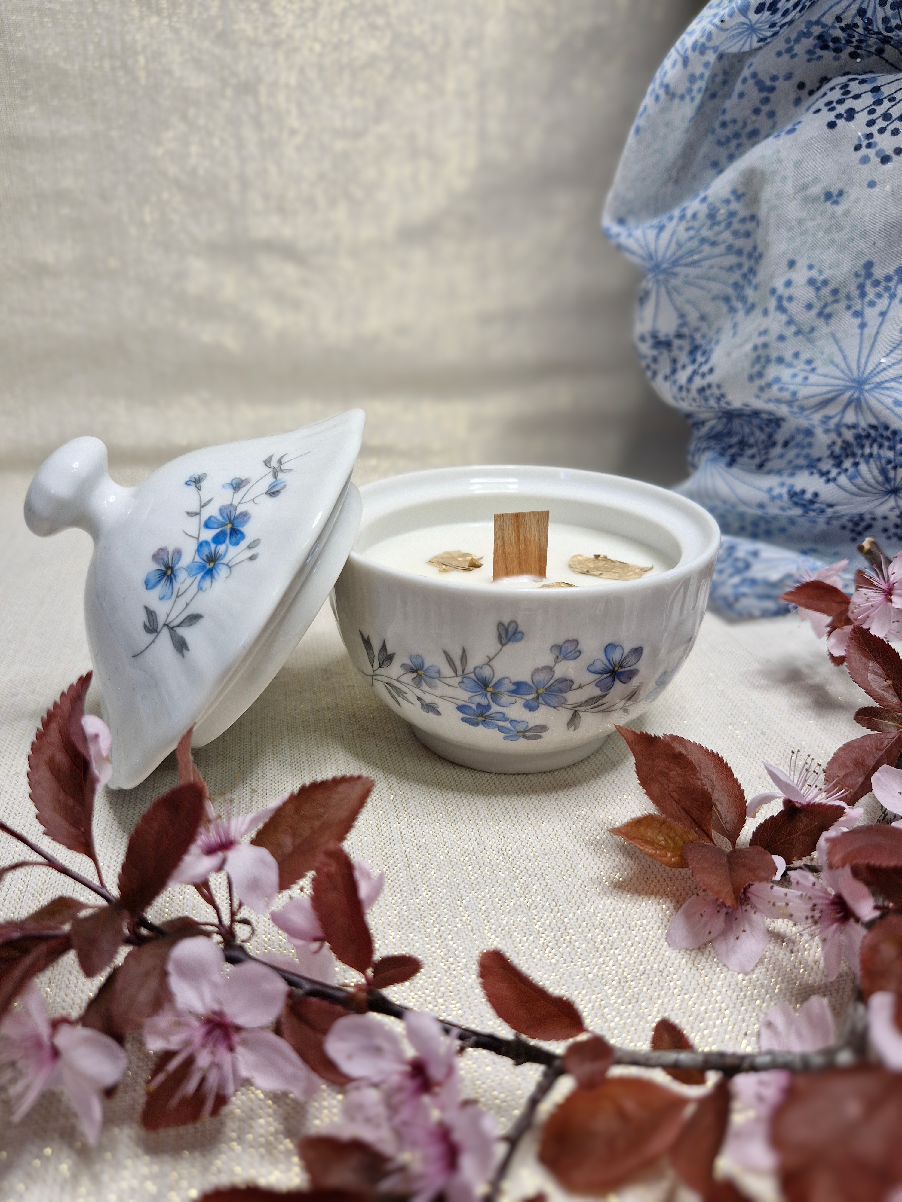 Bonbonnière en porcelaine de Bavière Winterling motif Myosotis