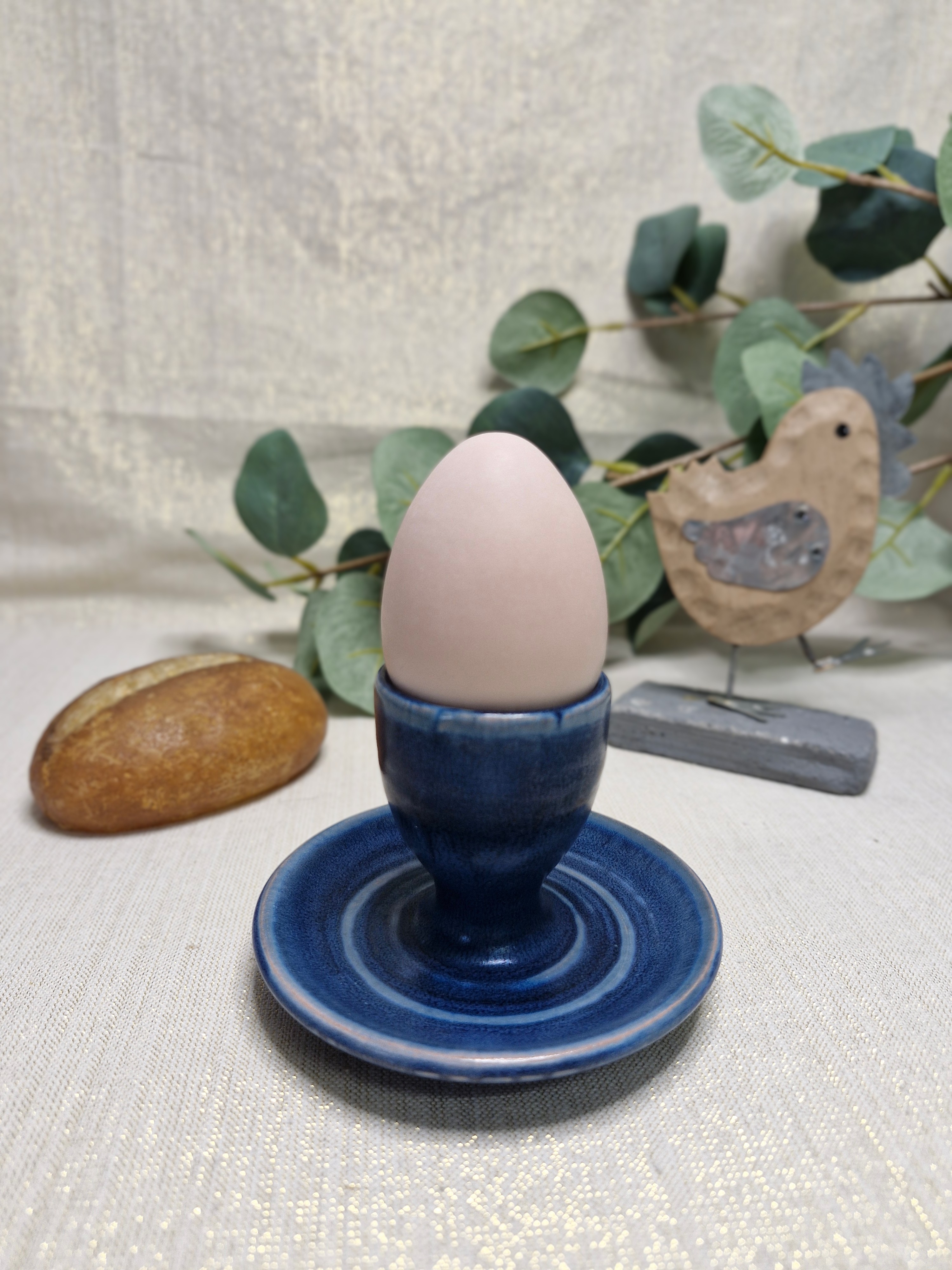 Coquetier soucoupe en Grès bleu et son œuf en savon