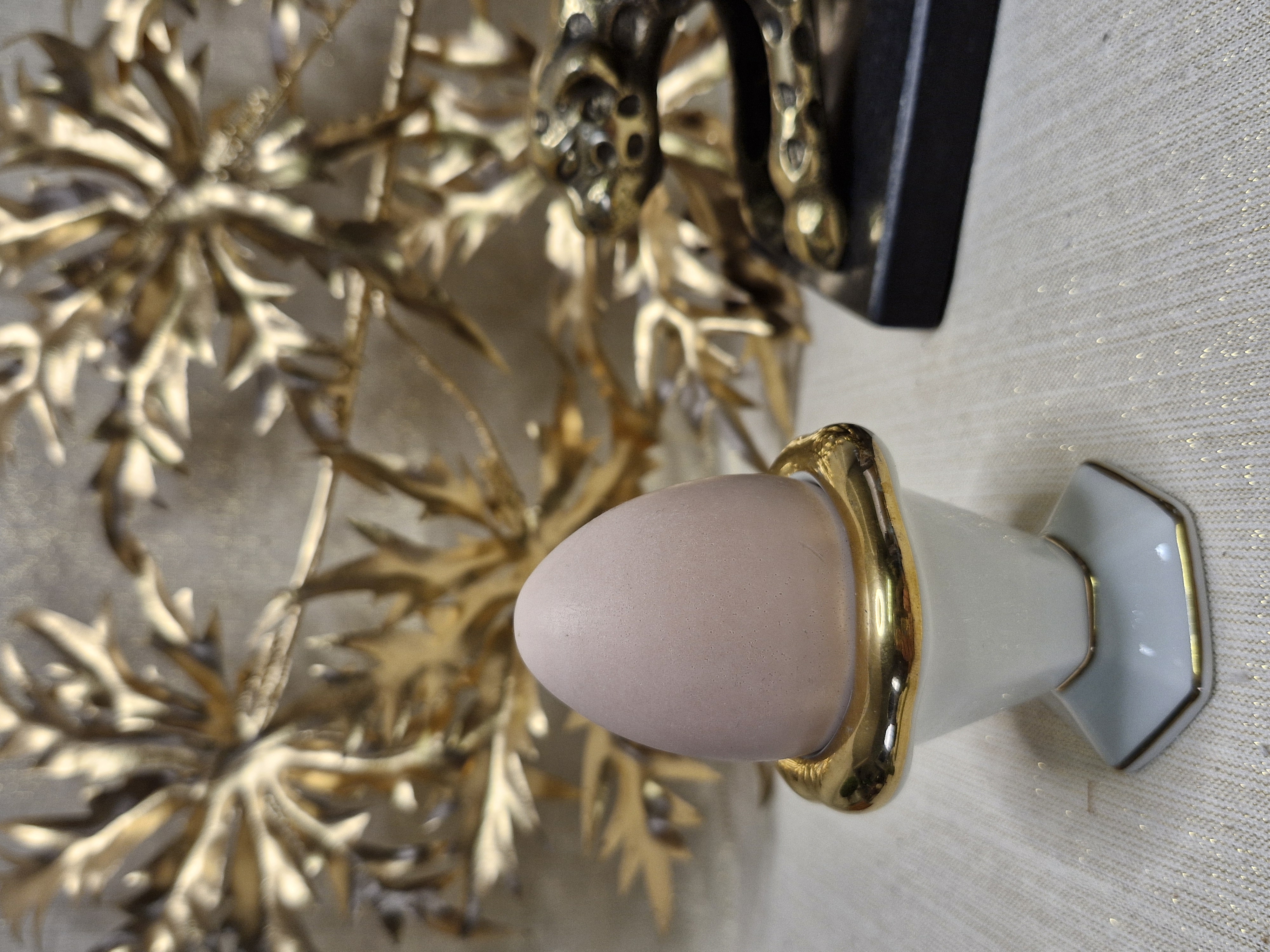 Porte-œuf en porcelaine de Limoges et son œuf en savon