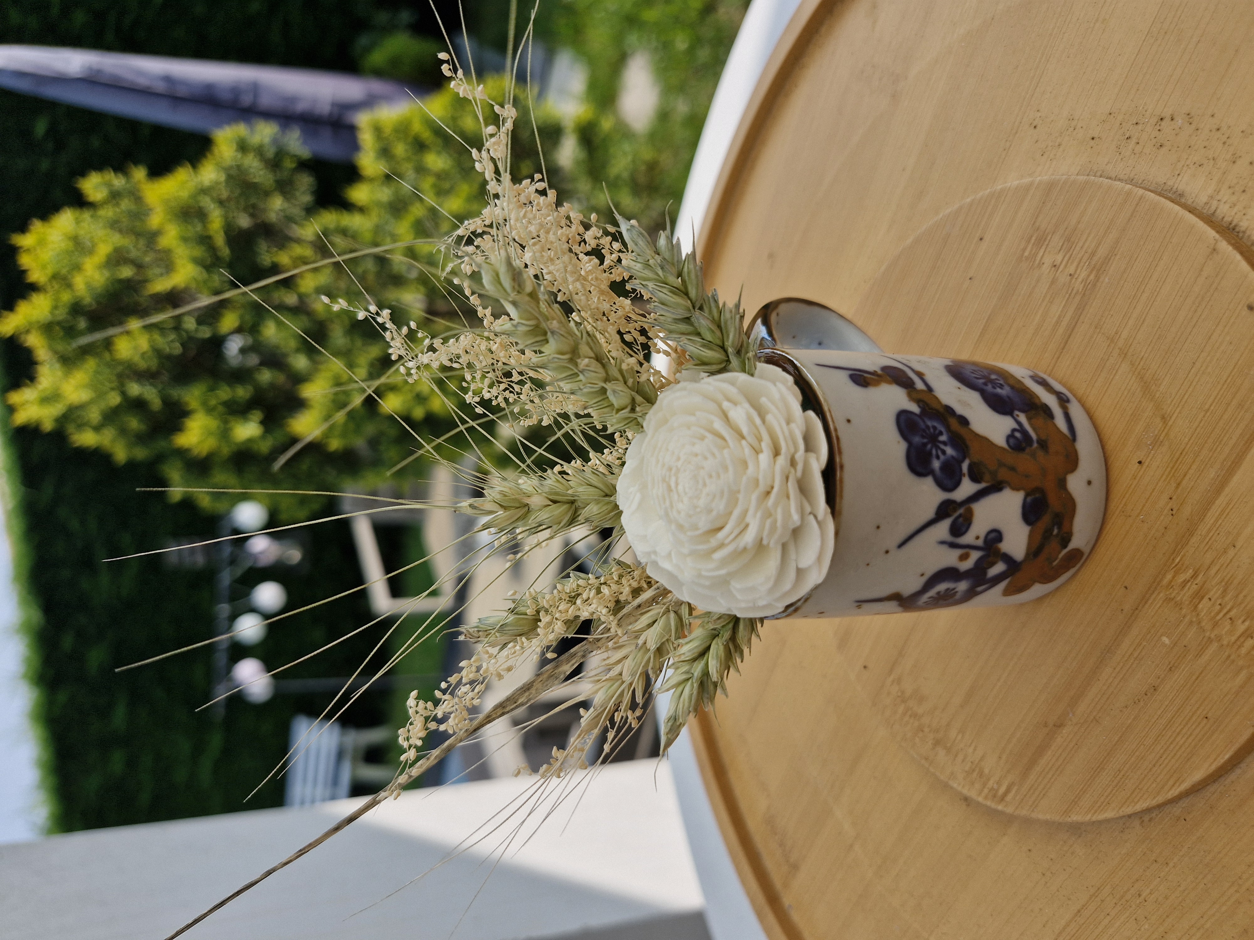 Délicate tasse à expresso en grès bleu