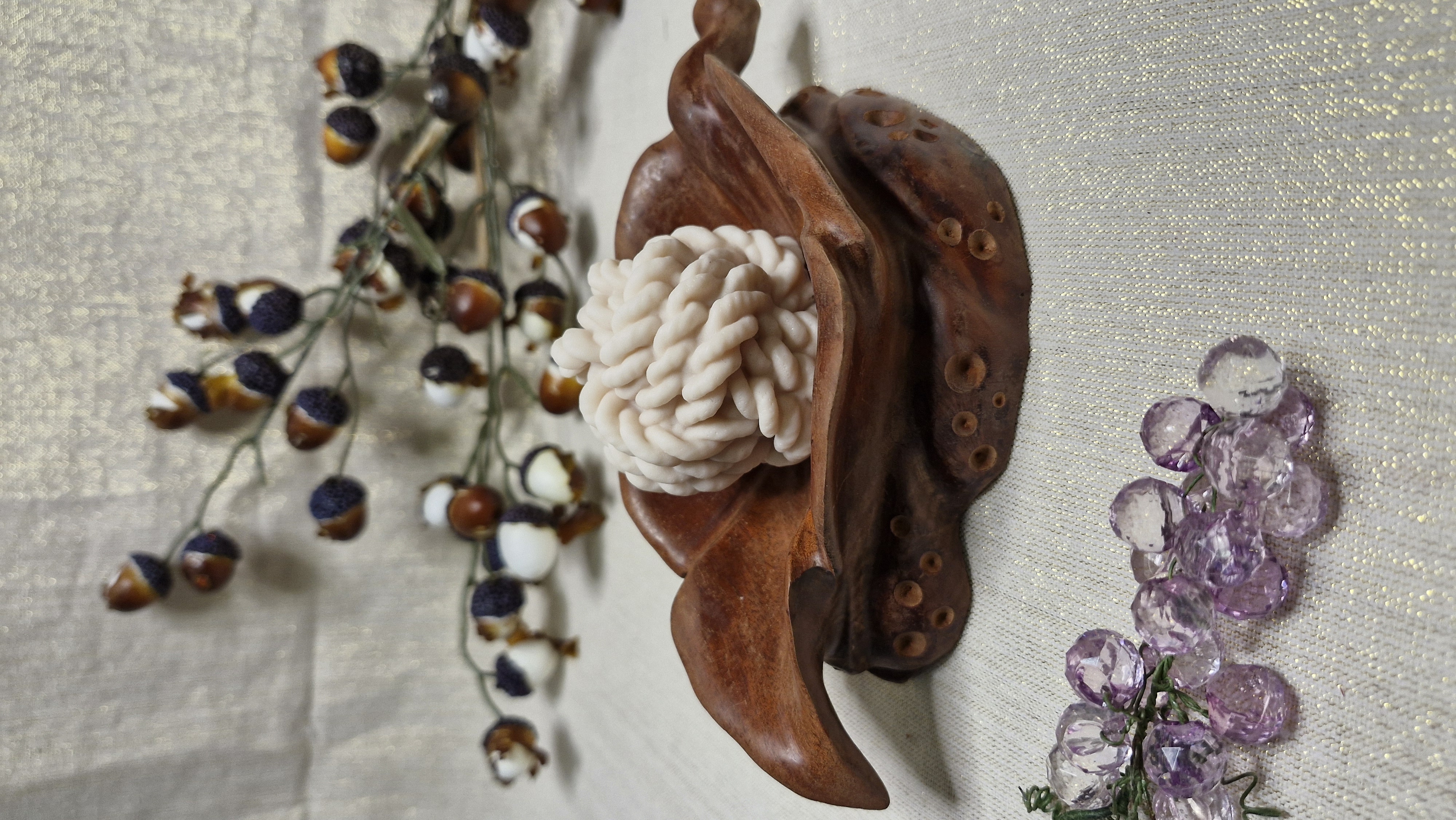 Porte Savon en Bois forme de feuille et son savon en forme de pelote de laine