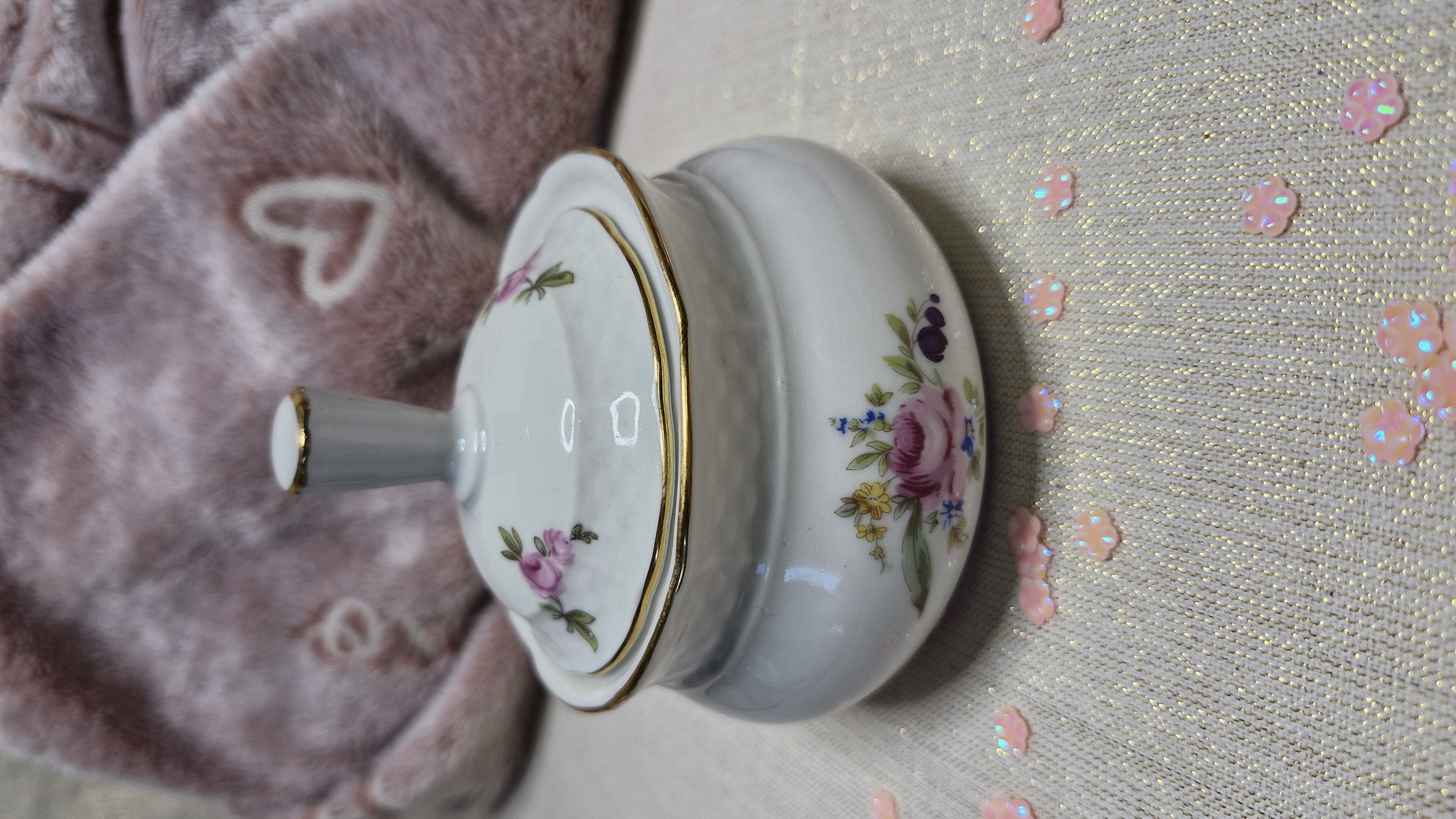 Sucrière en porcelaine de Bohème