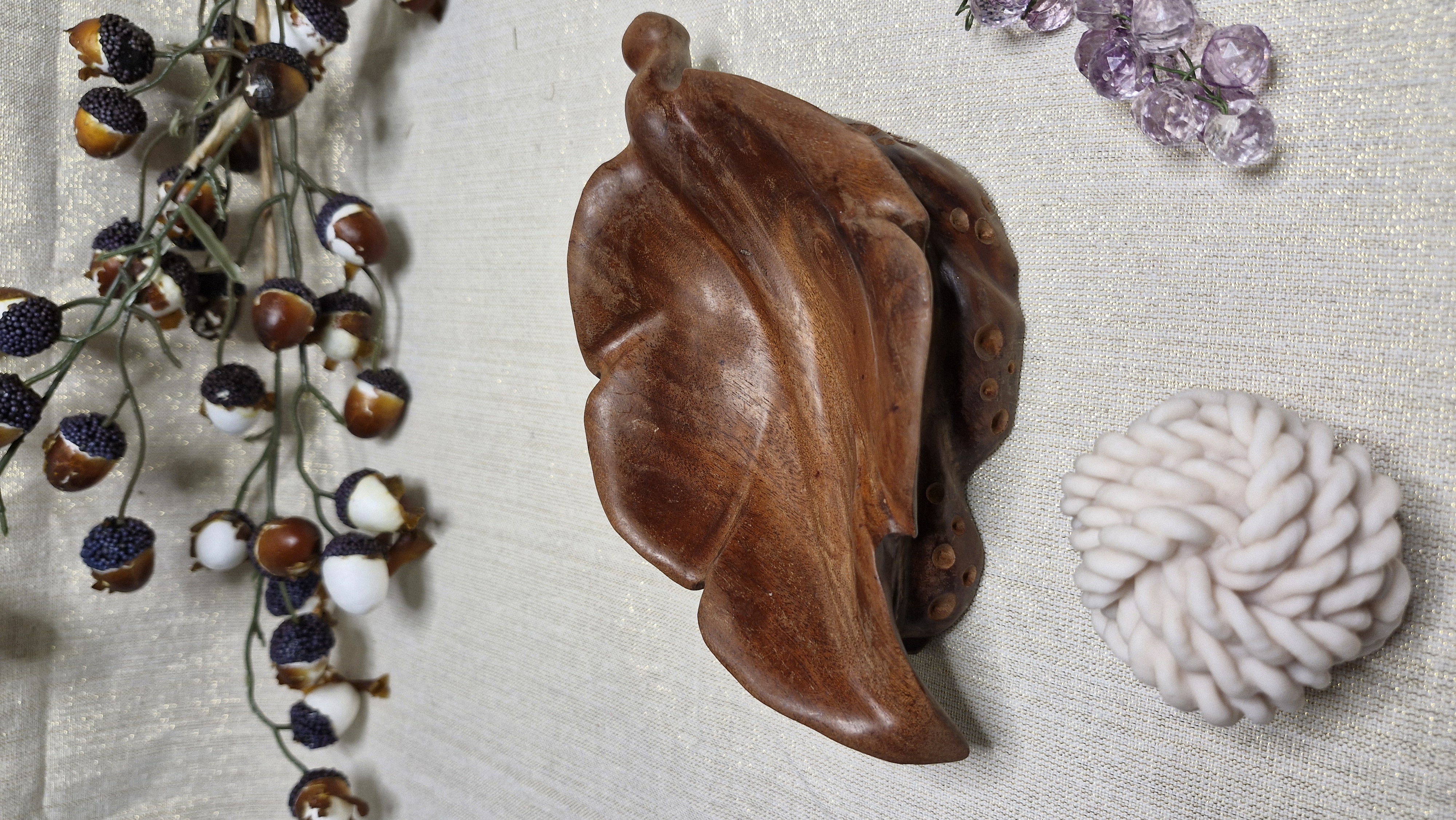 Porte Savon en Bois forme de feuille et son savon en forme de pelote de laine