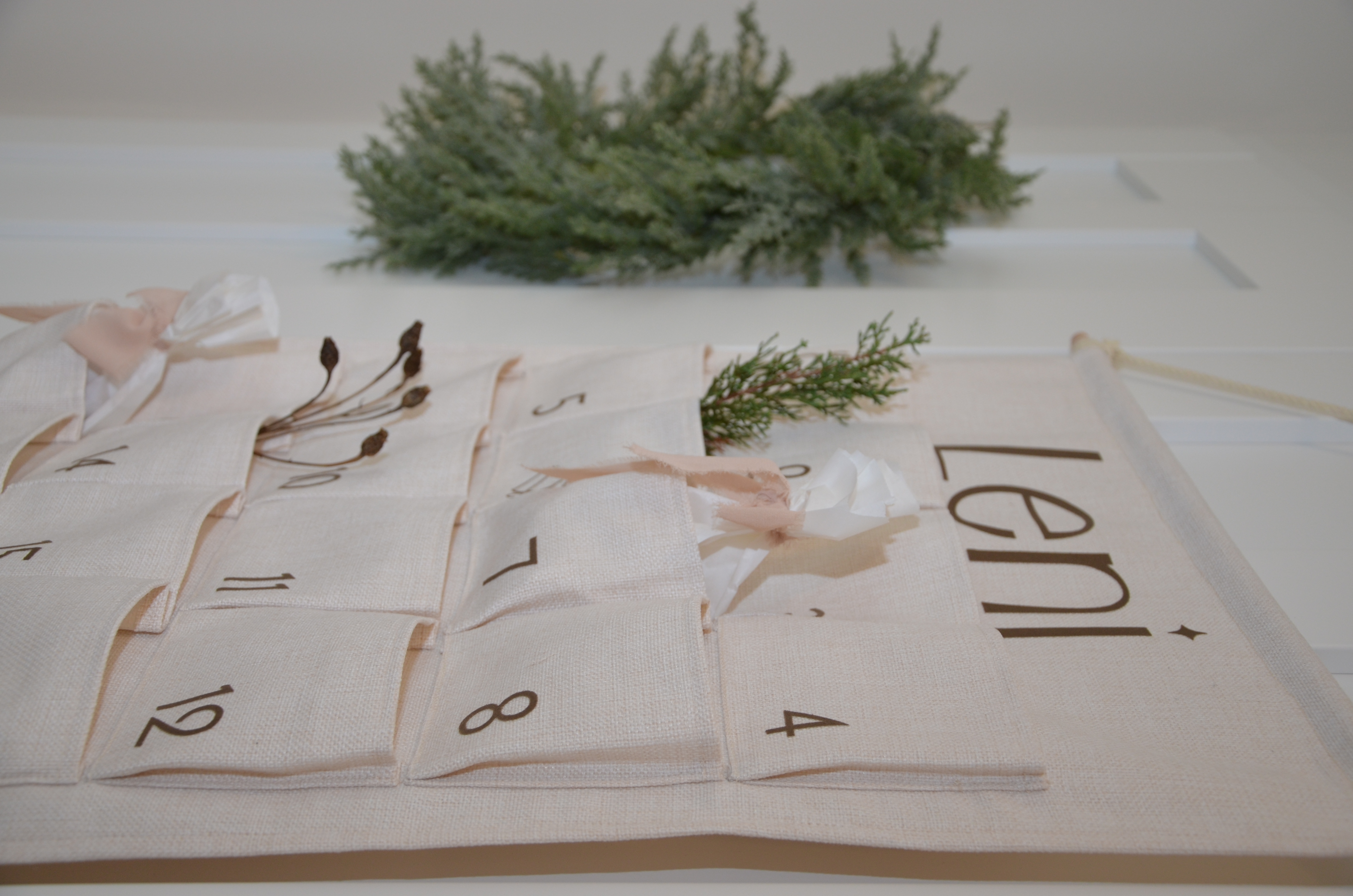 Adventskalender mit Namen und Zahlen (personalisiert) 