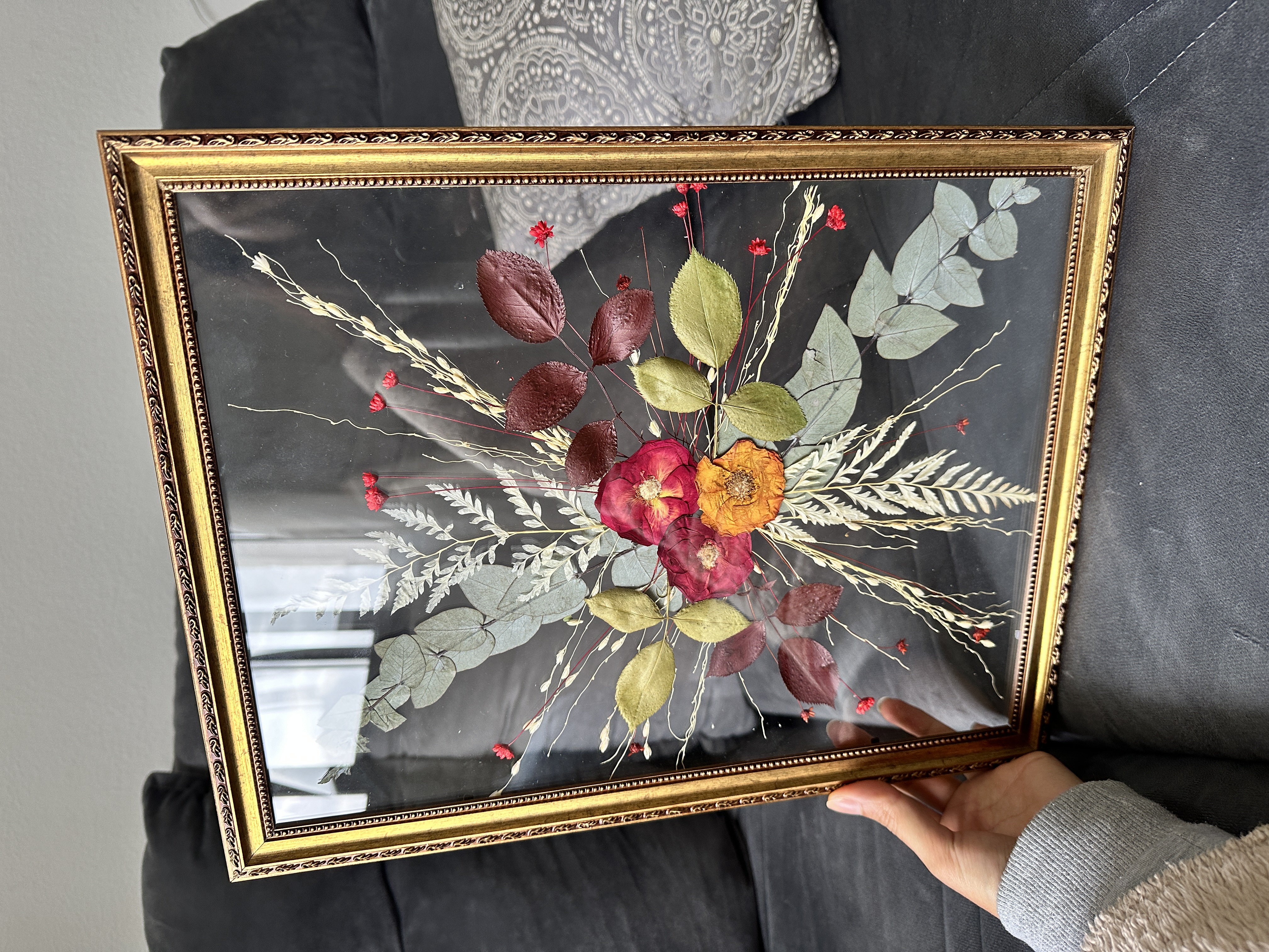 Eternização em moldura flutuante dourada 30x40cm