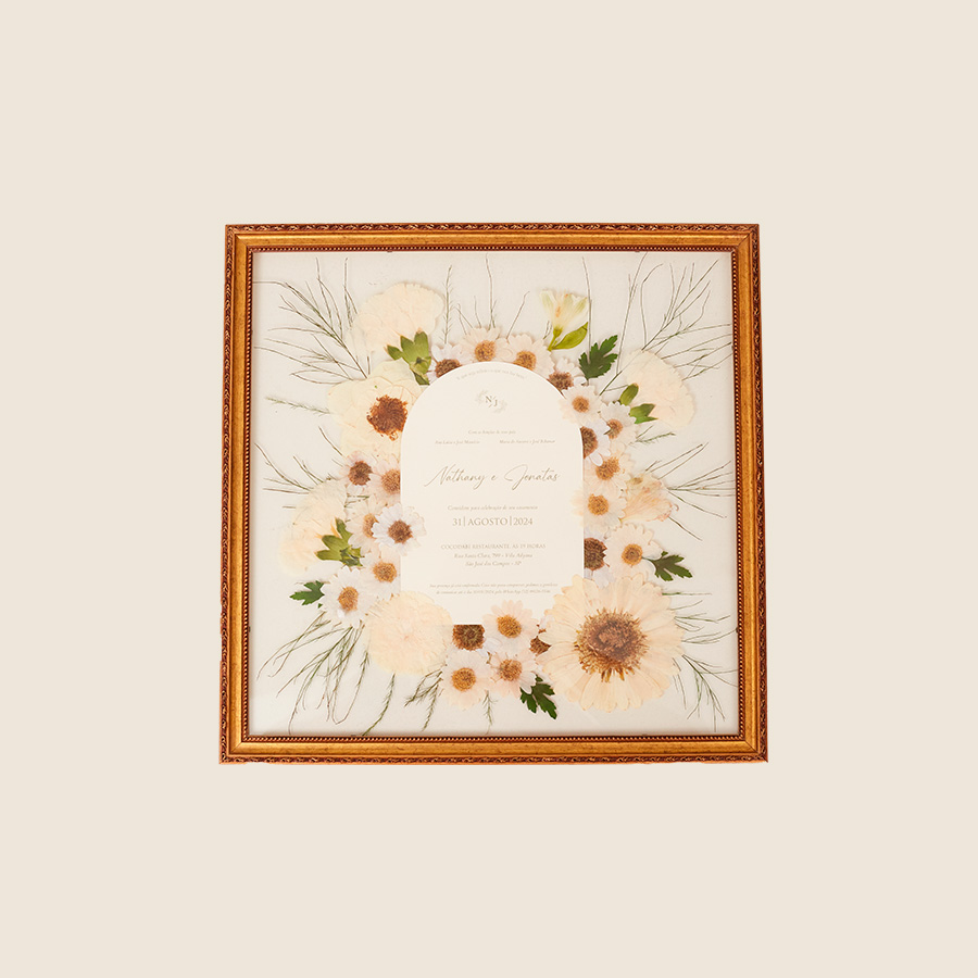 Eternização em moldura flutuante dourada 40x40cm