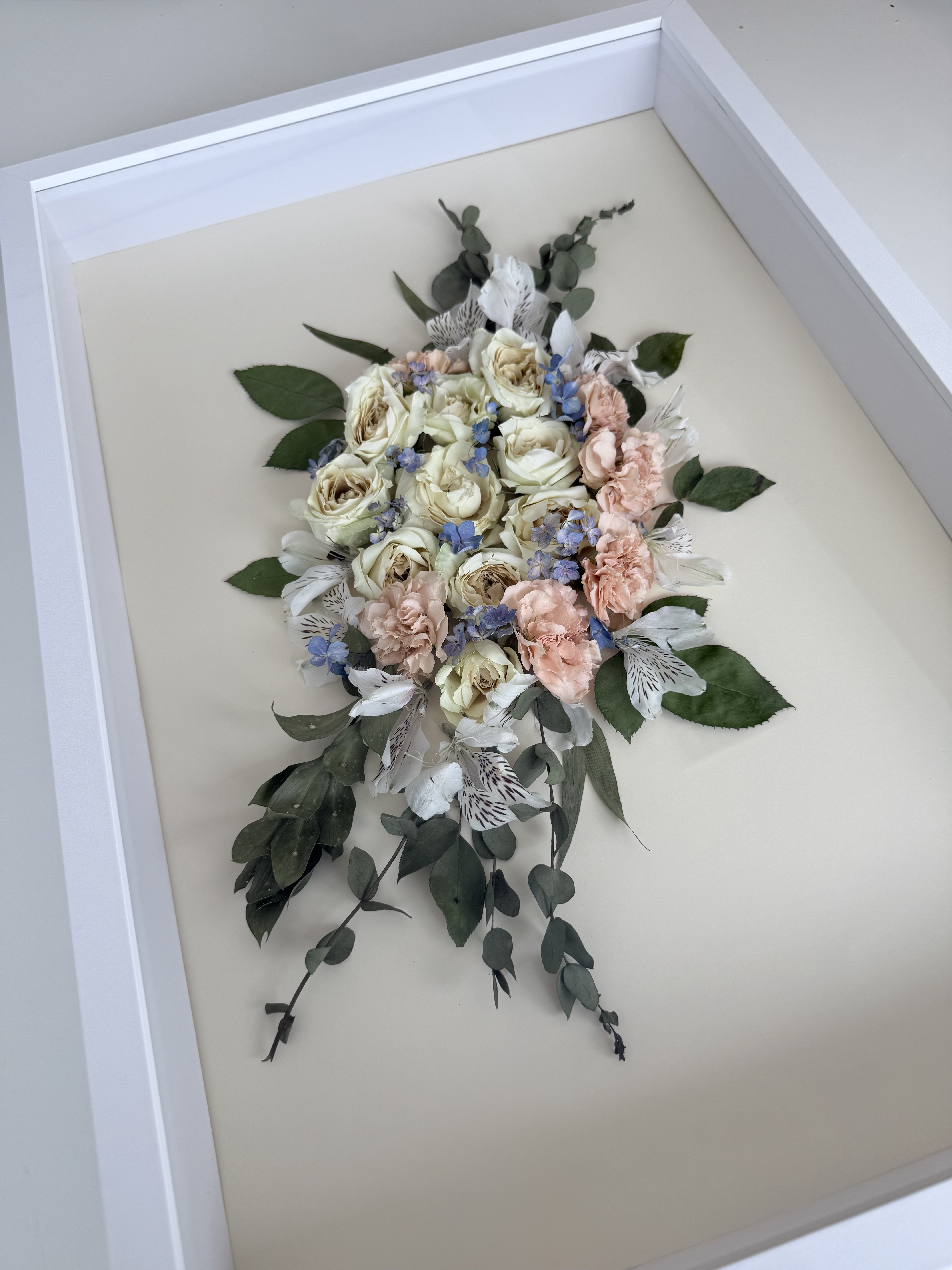Eternização de buquê em quadro caixa 40x60x7cm