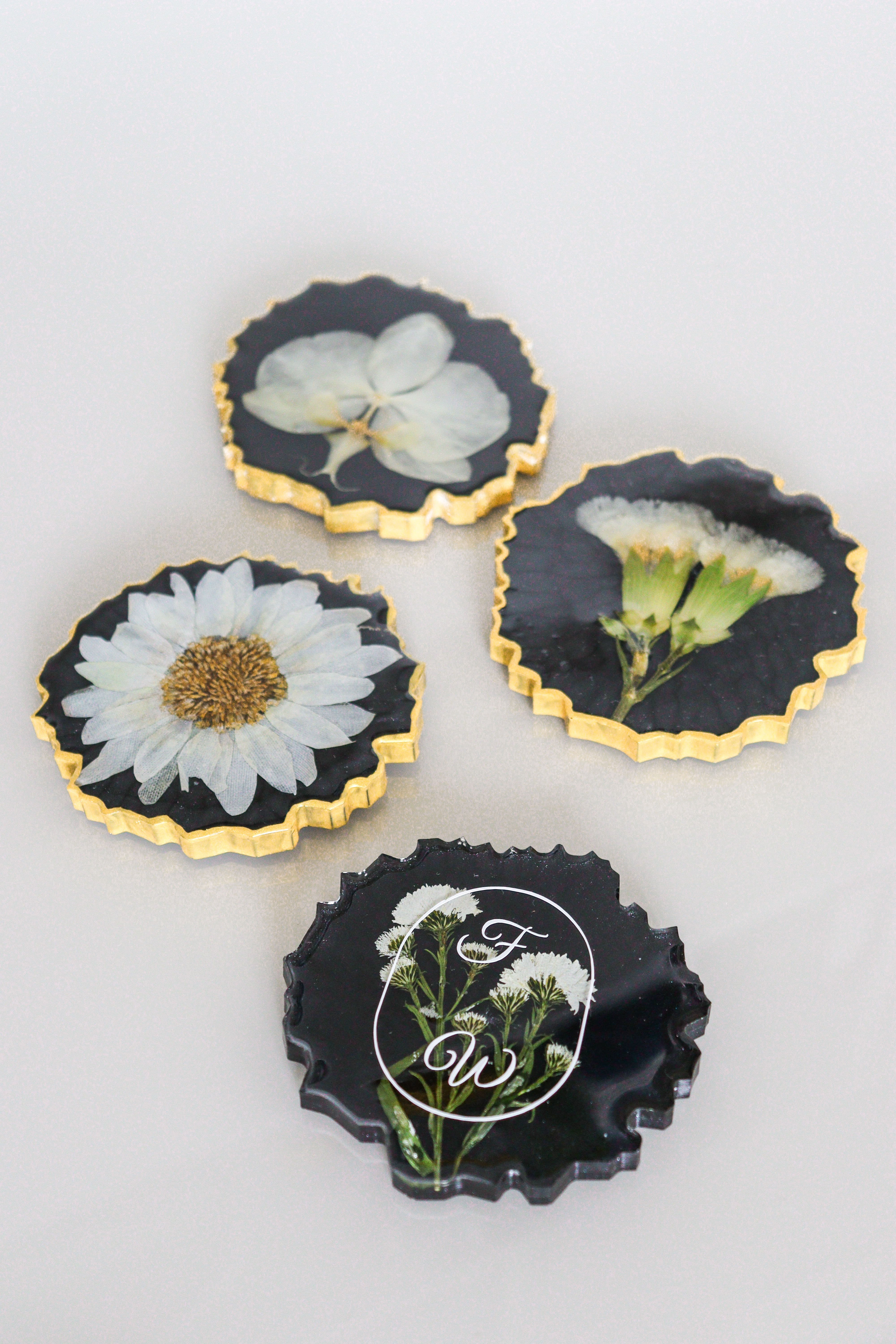 Kit bandeja + 4 porta copos borda irregular 