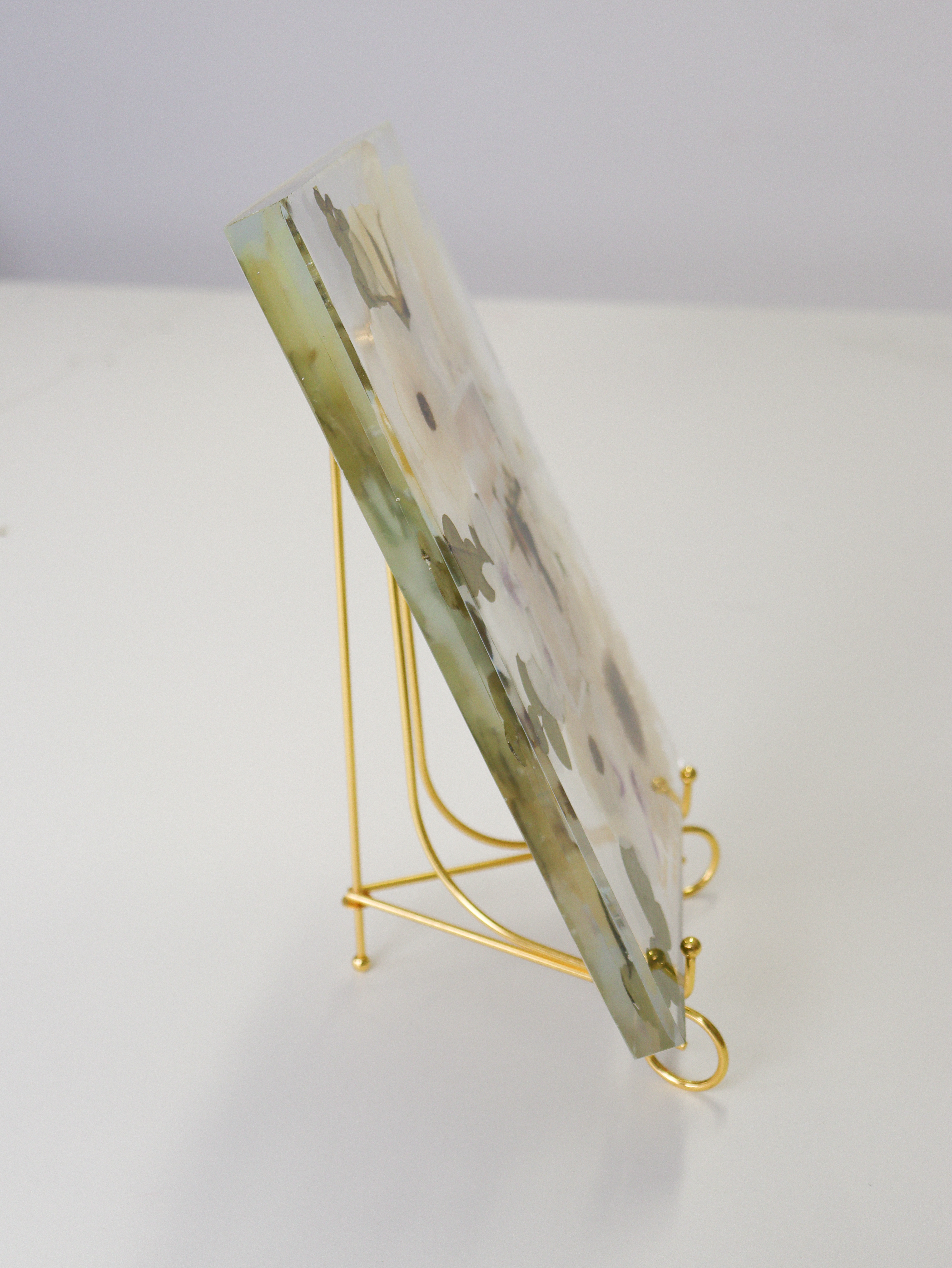 Quadro de mesa 20x30cm com suporte dourado