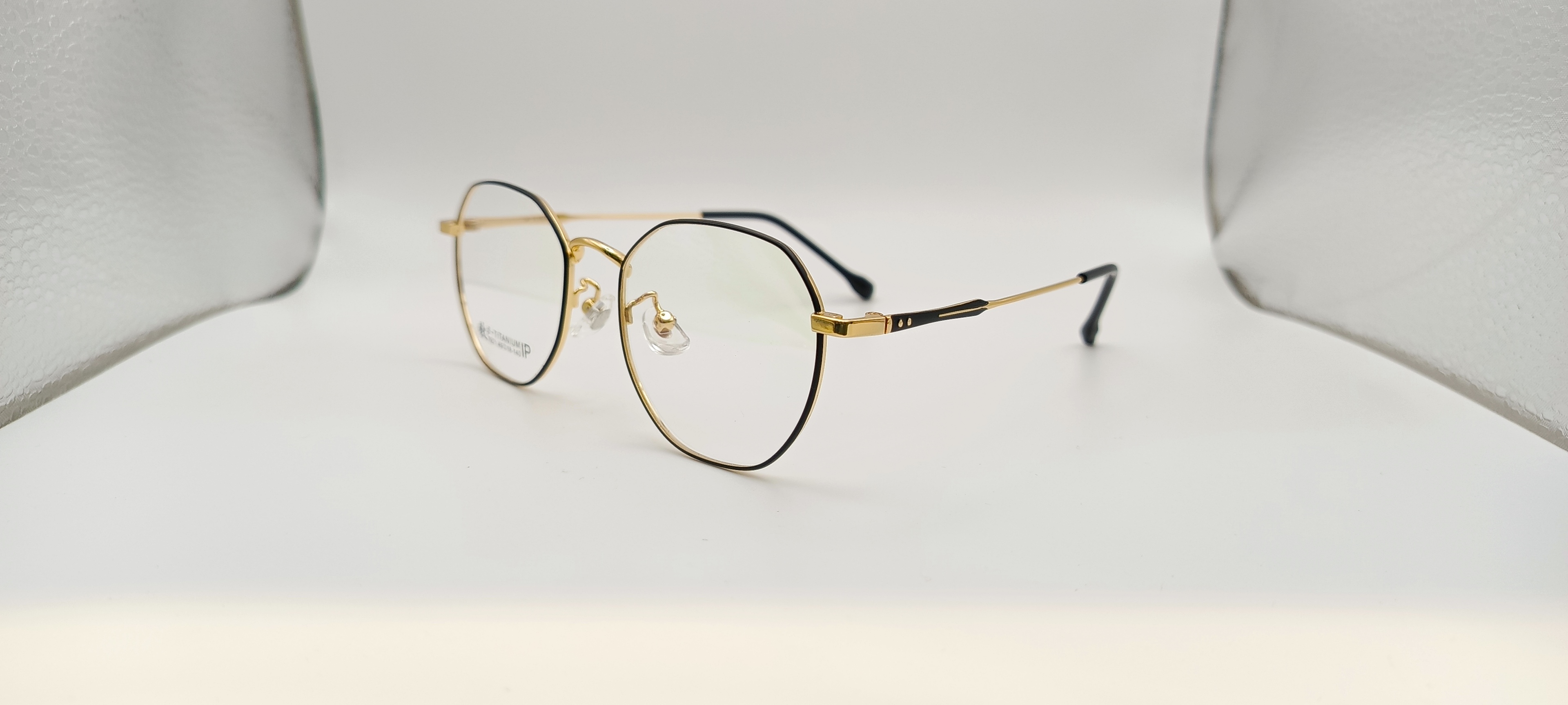 Desighner Eyeglasses TITANIUM FRAME  SOH 017