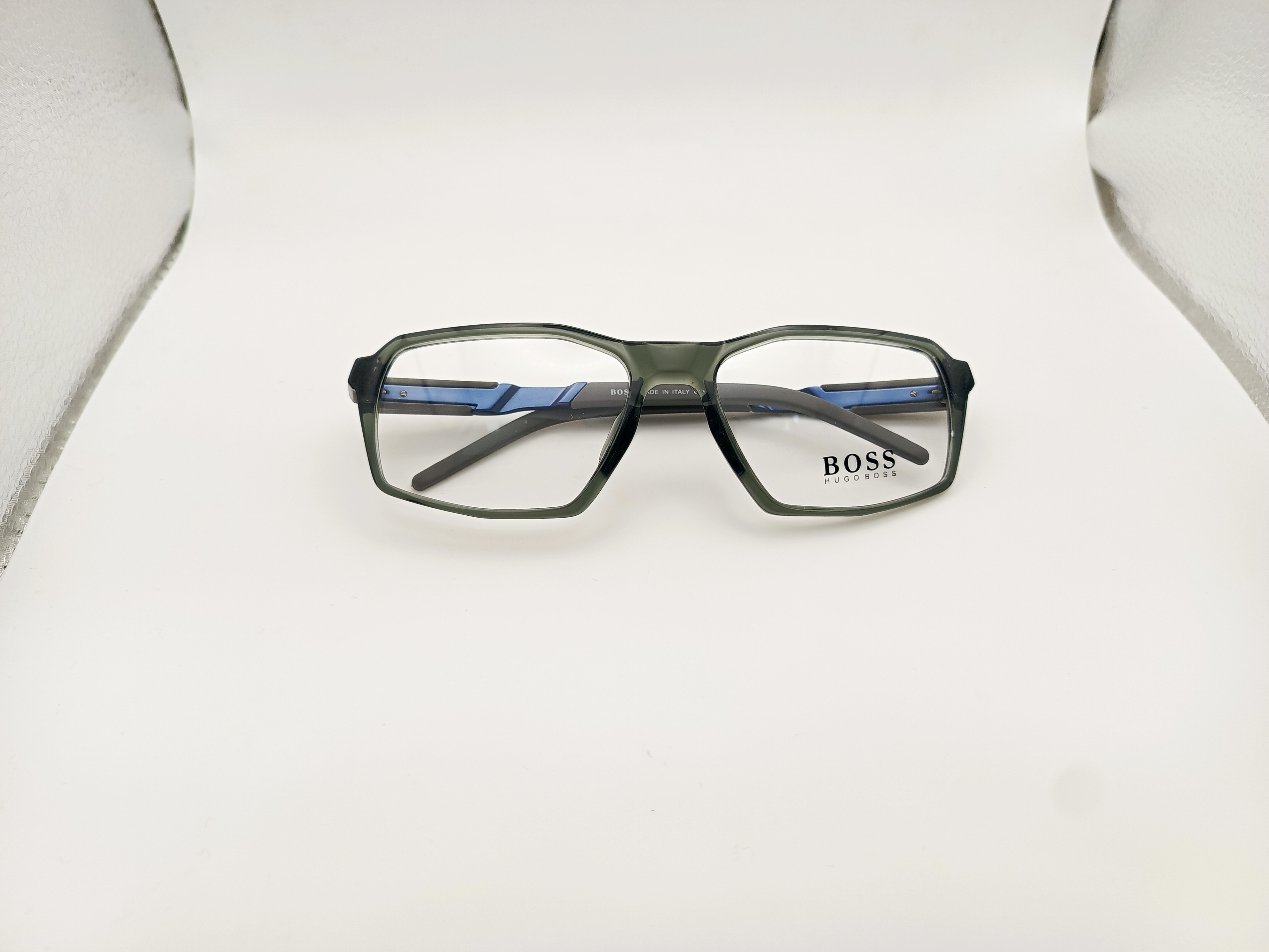 Hugo Boss Eyeglasses For Men SOH 1064