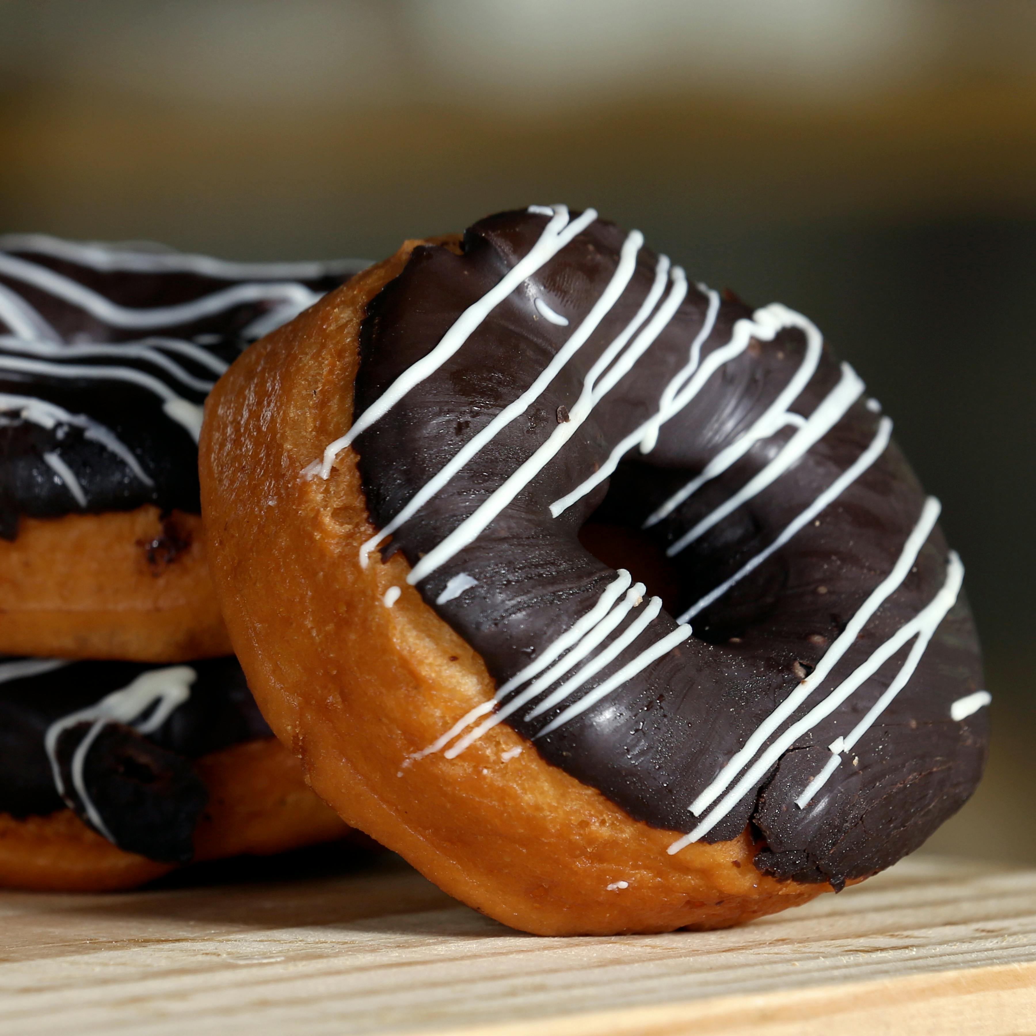Donuts ( chocolate - white - caramel )