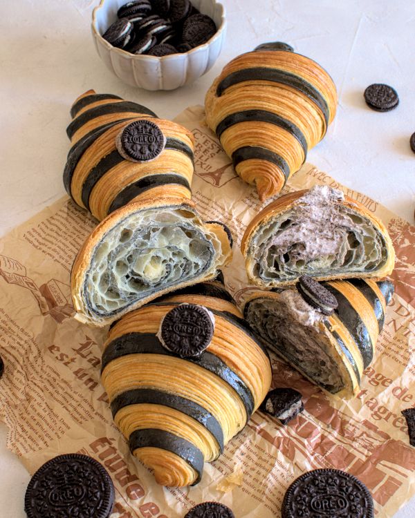 Custard Oreo Croissant 