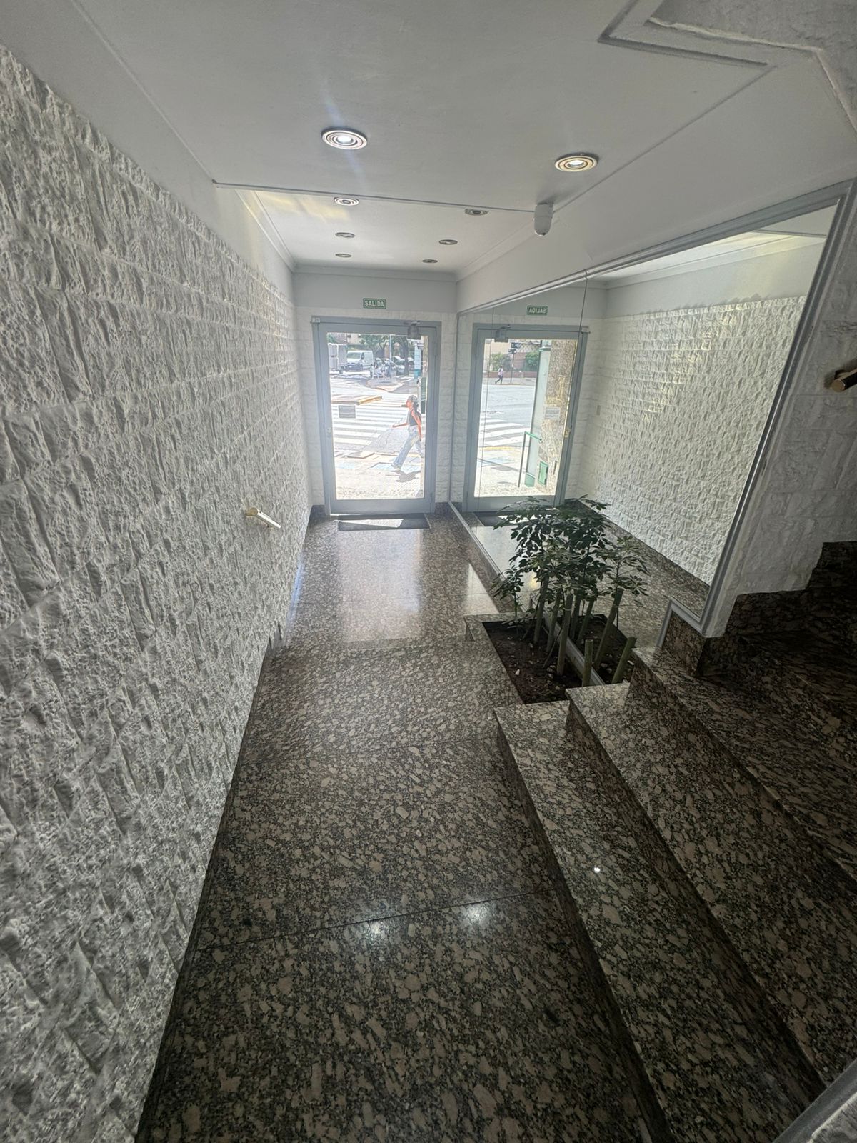 Av. Montes de Oca al 1200