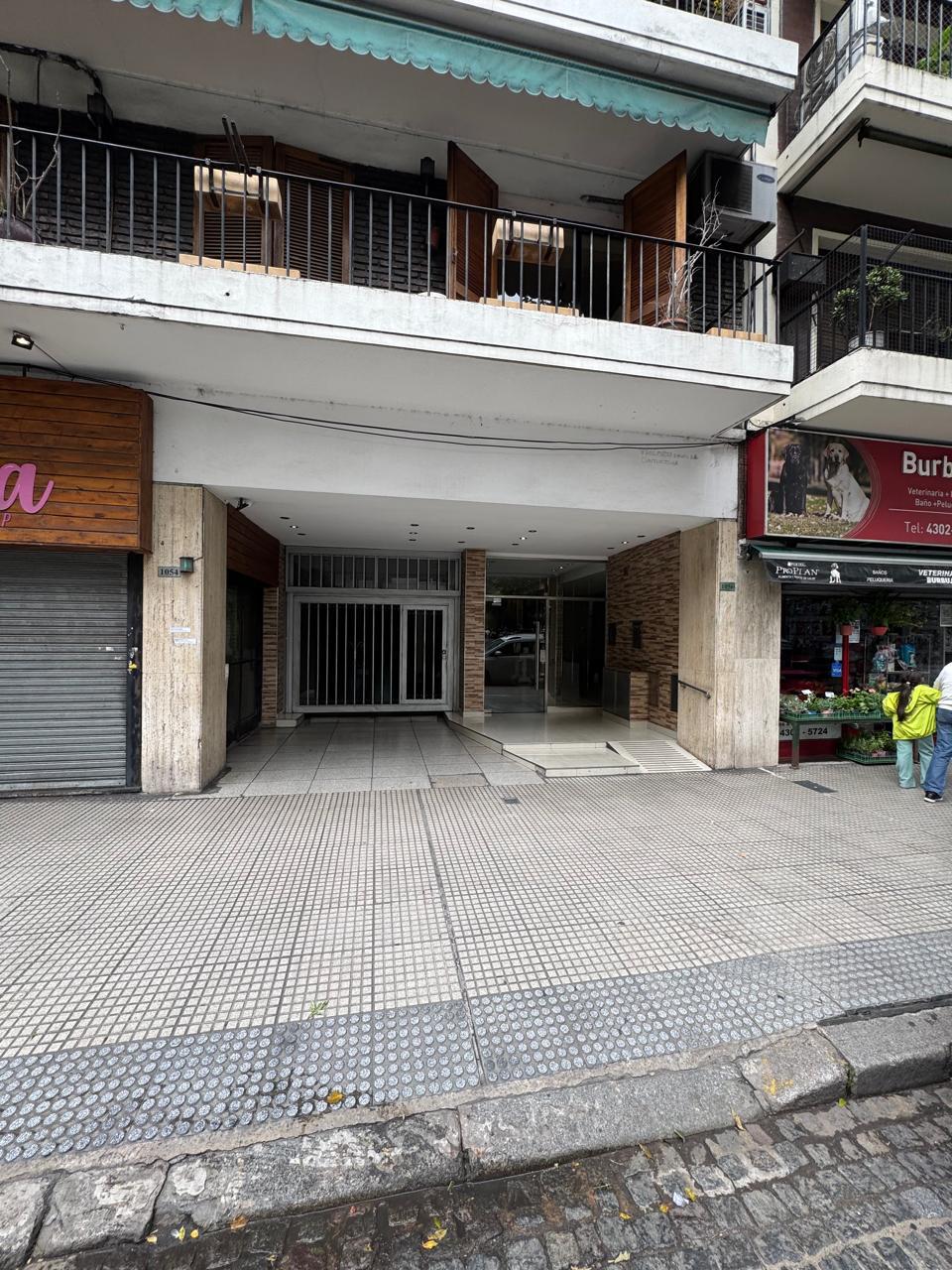 Av. Montes de Oca al 1000