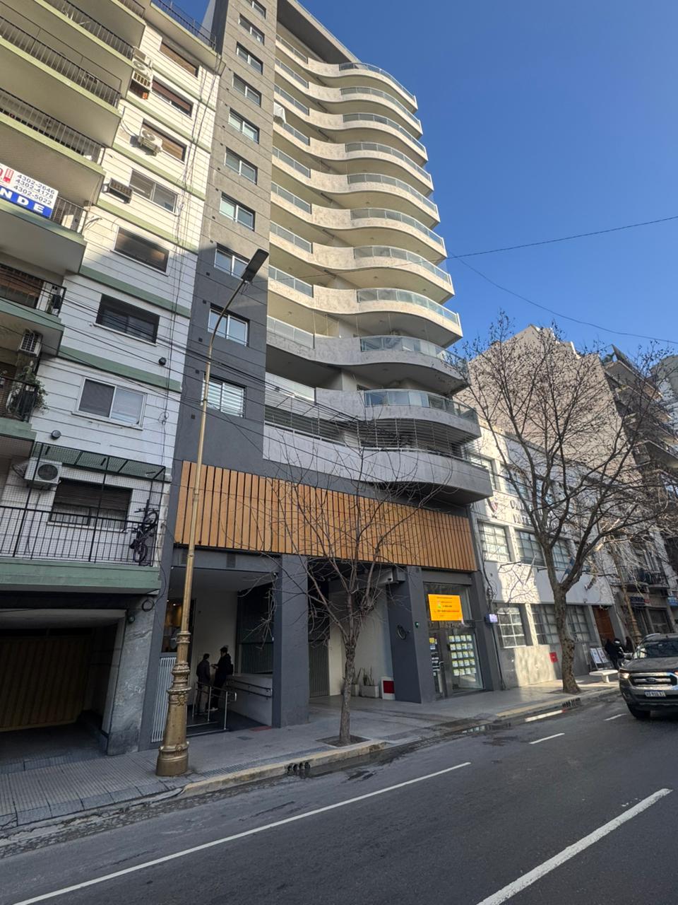 Av. Montes de Oca al 700
