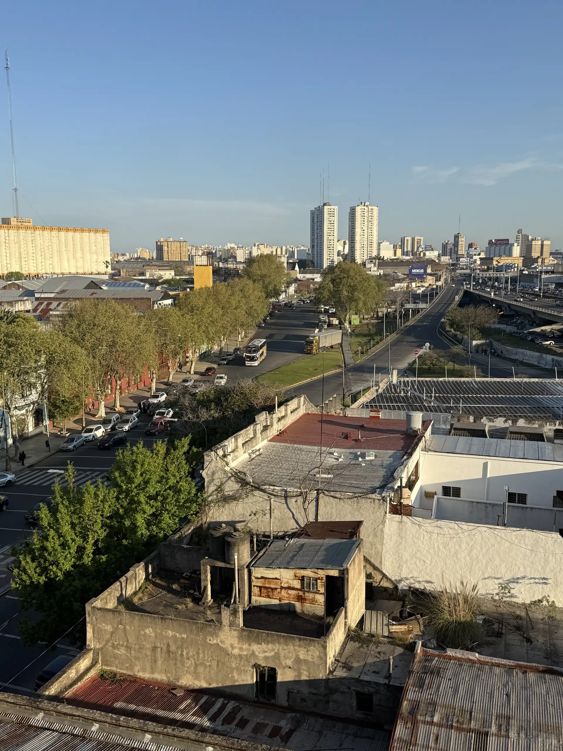 Av. Montes de Oca al 1800