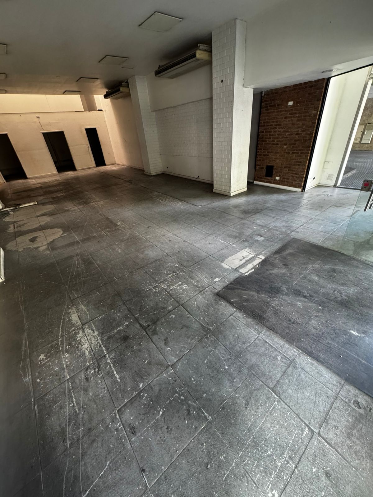 Av. Montes de Oca al 1100