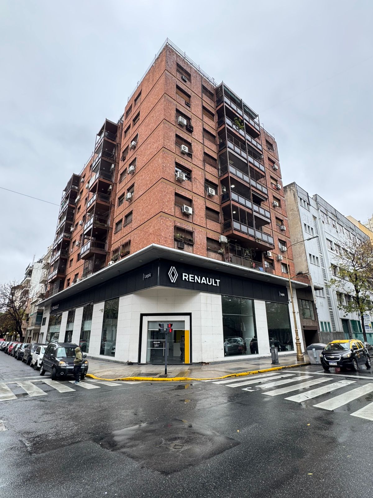 Av. Montes de Oca al 1100
