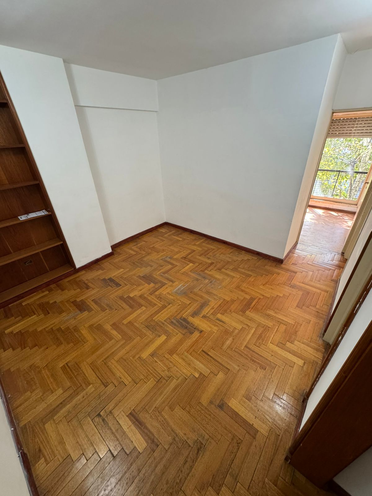 Av. Montes de Oca al 1700