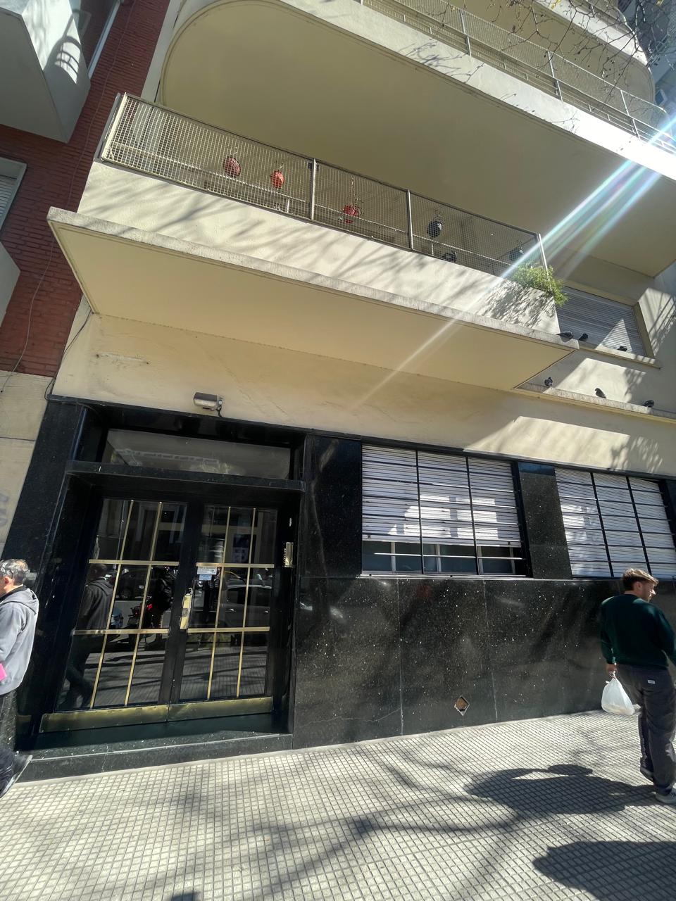 Av. Montes de Oca al 0