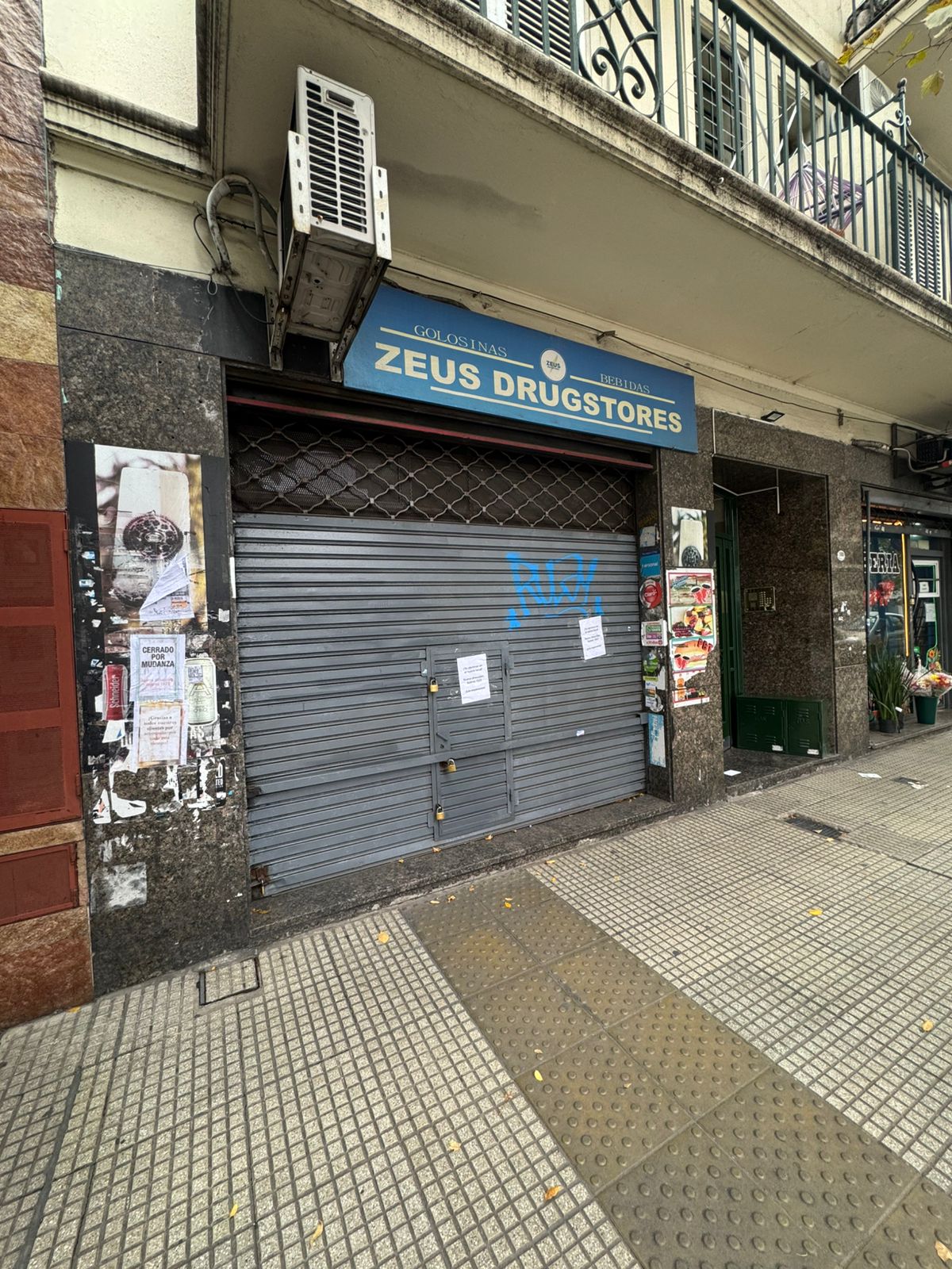 Av. Montes de Oca al 1000