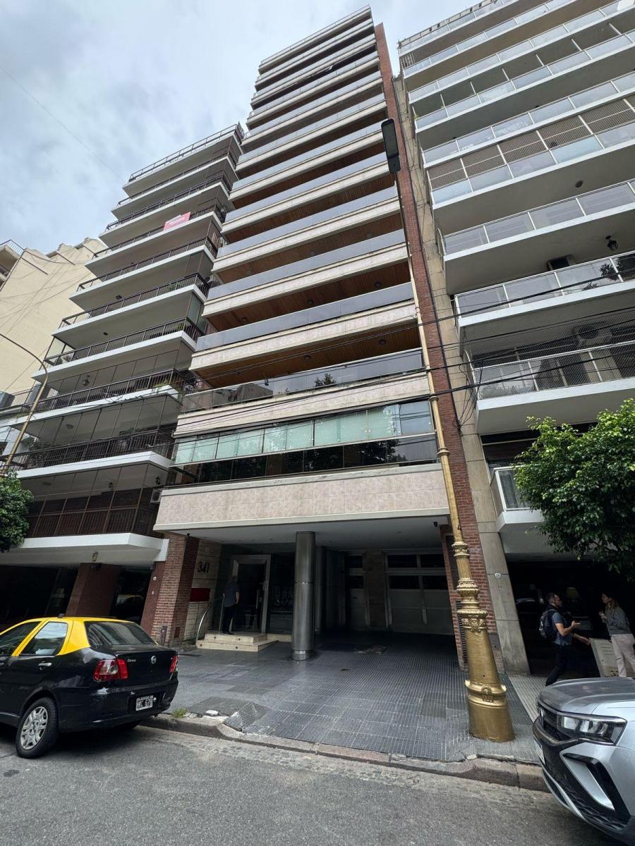 Av. Montes de Oca al 300