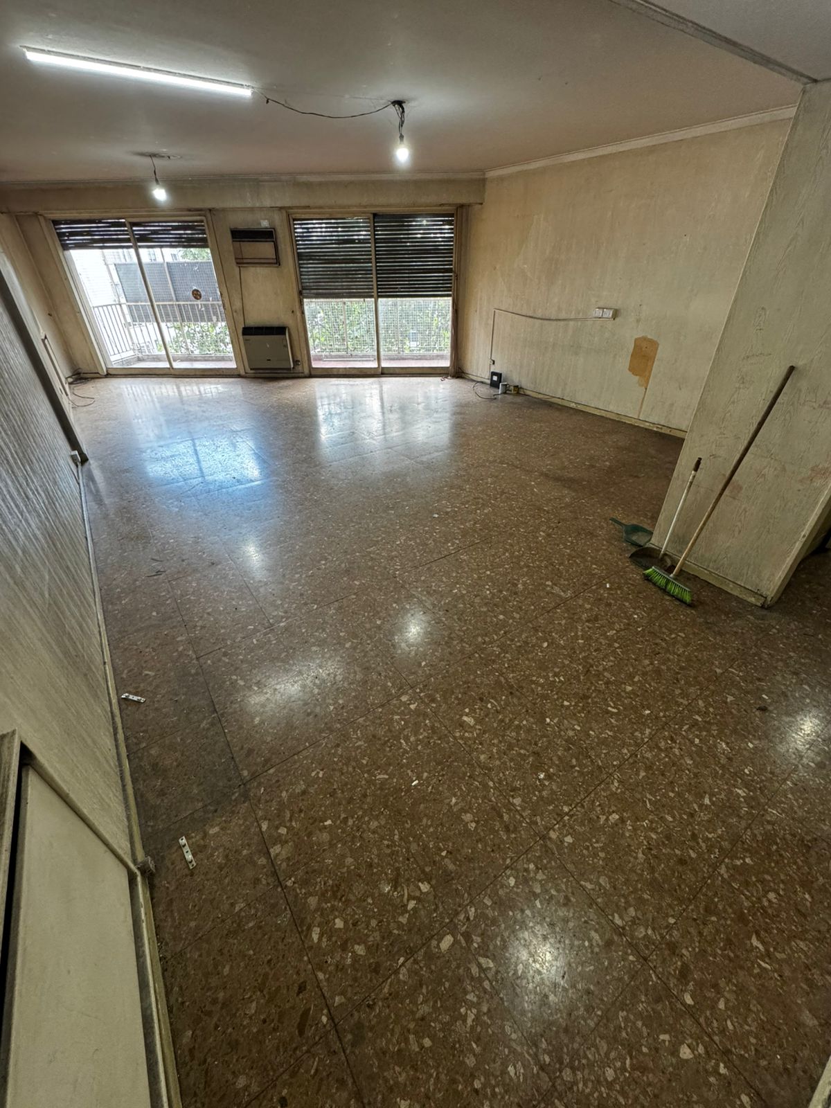 Av. Montes de Oca al 400