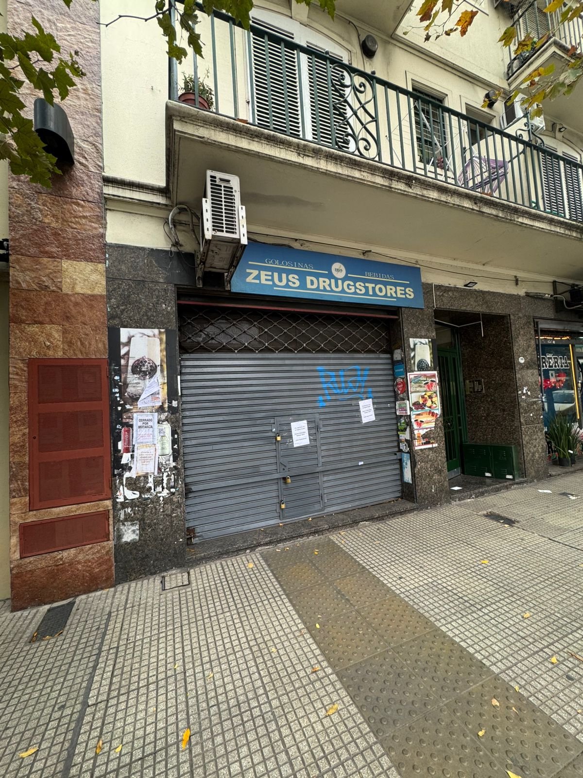 Av. Montes de Oca al 1000