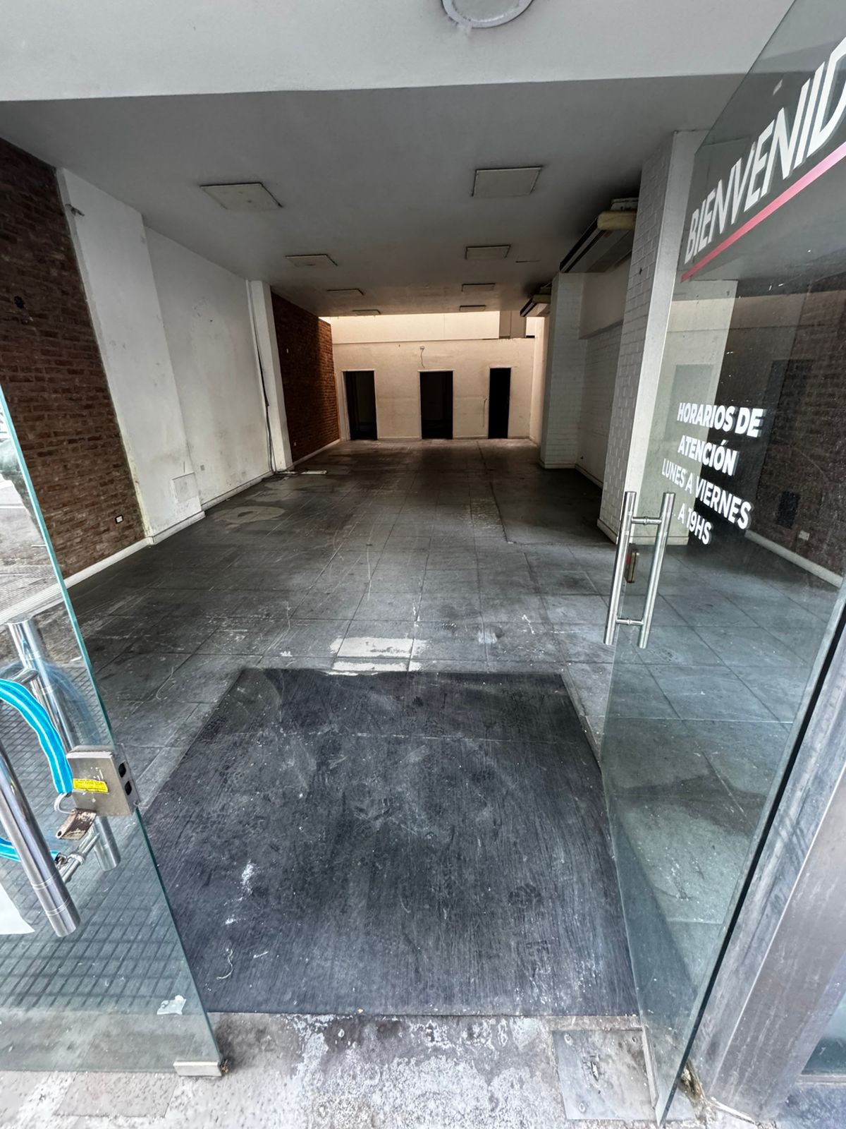 Av. Montes de Oca al 1100